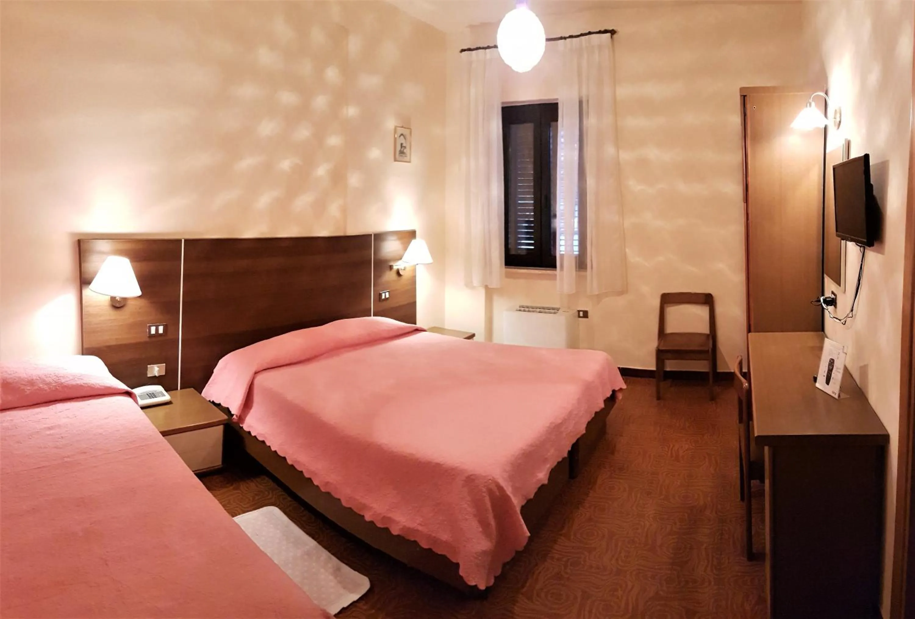 Bedroom, Bed in Hotel del Lago Ampollino