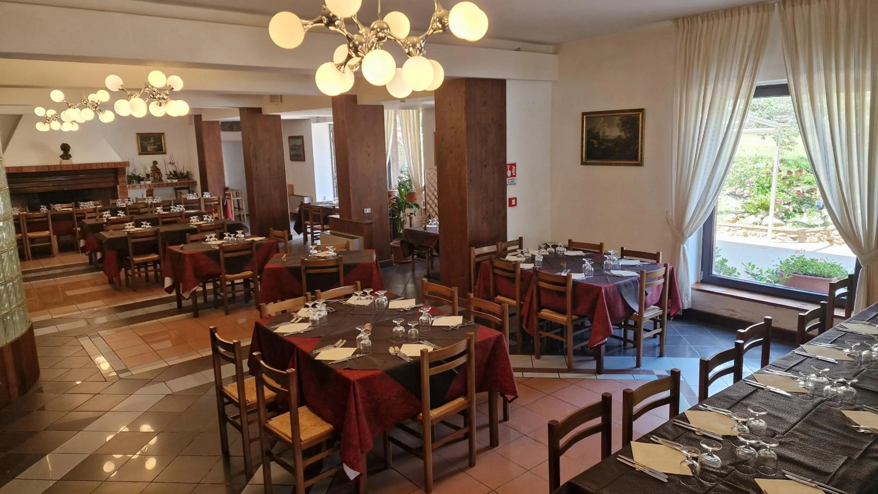 Restaurant/places to eat in Hotel del Lago Ampollino