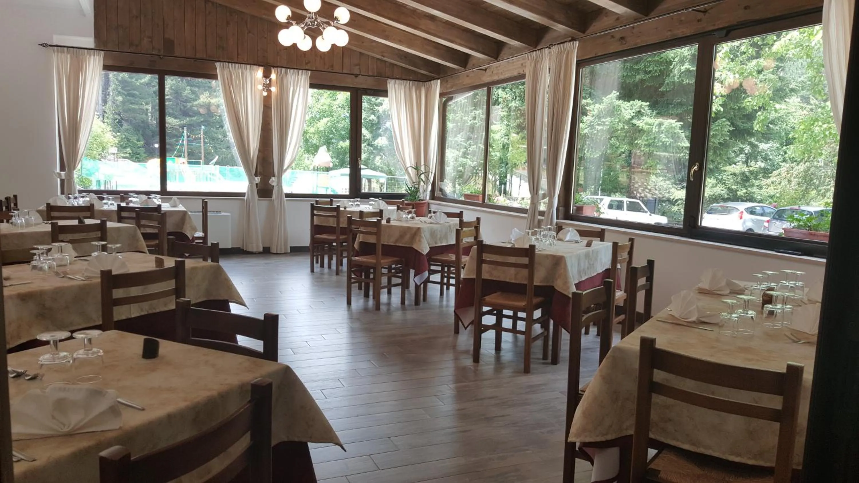 Restaurant/places to eat in Hotel del Lago Ampollino