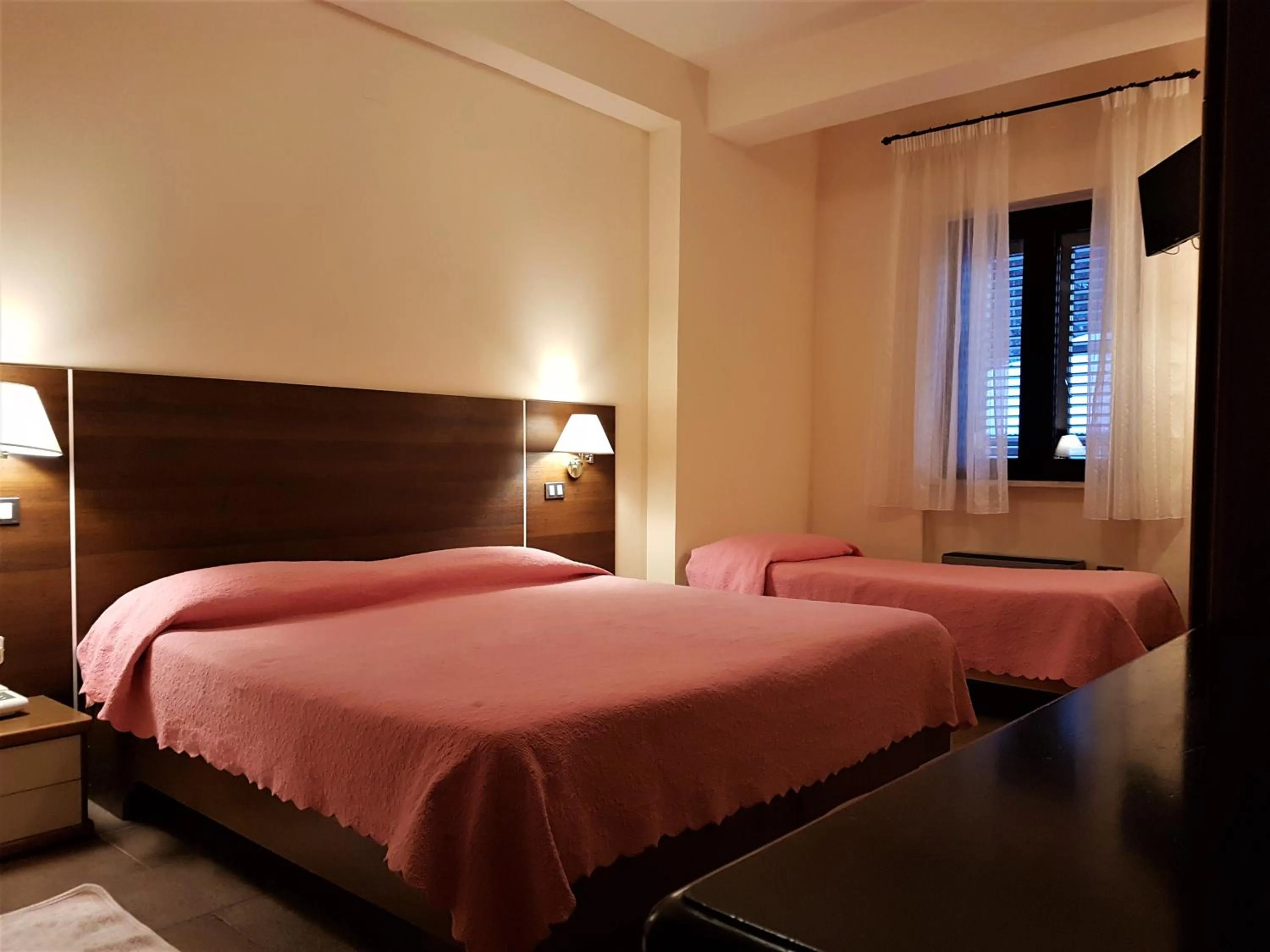 Bedroom, Bed in Hotel del Lago Ampollino