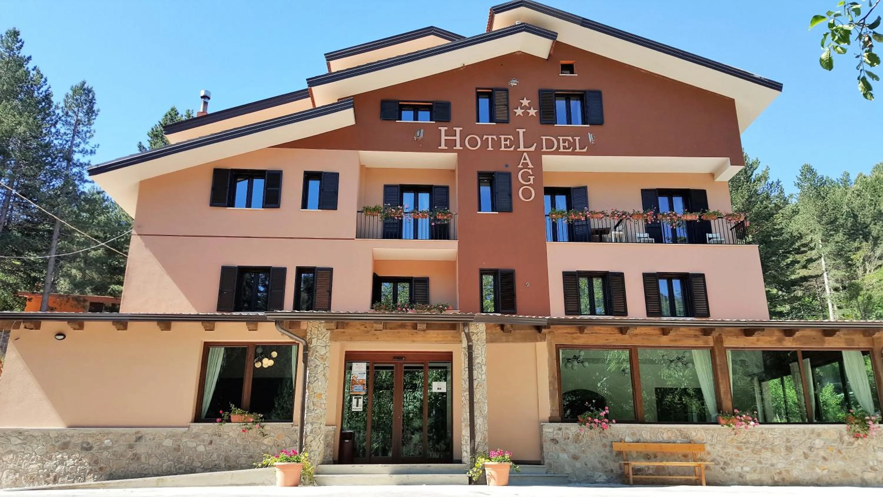 Facade/entrance in Hotel del Lago Ampollino