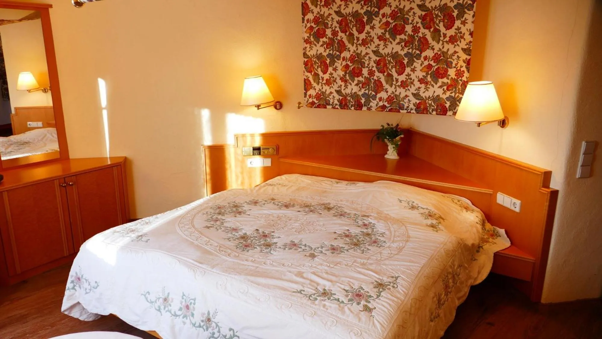 Bed in Öko-Landhotel Basler Hof