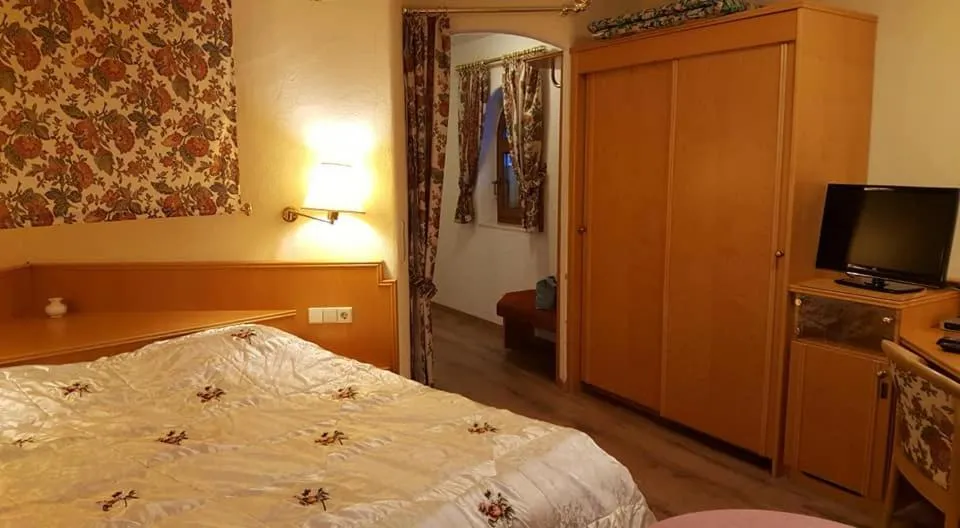 Bed in Öko-Landhotel Basler Hof