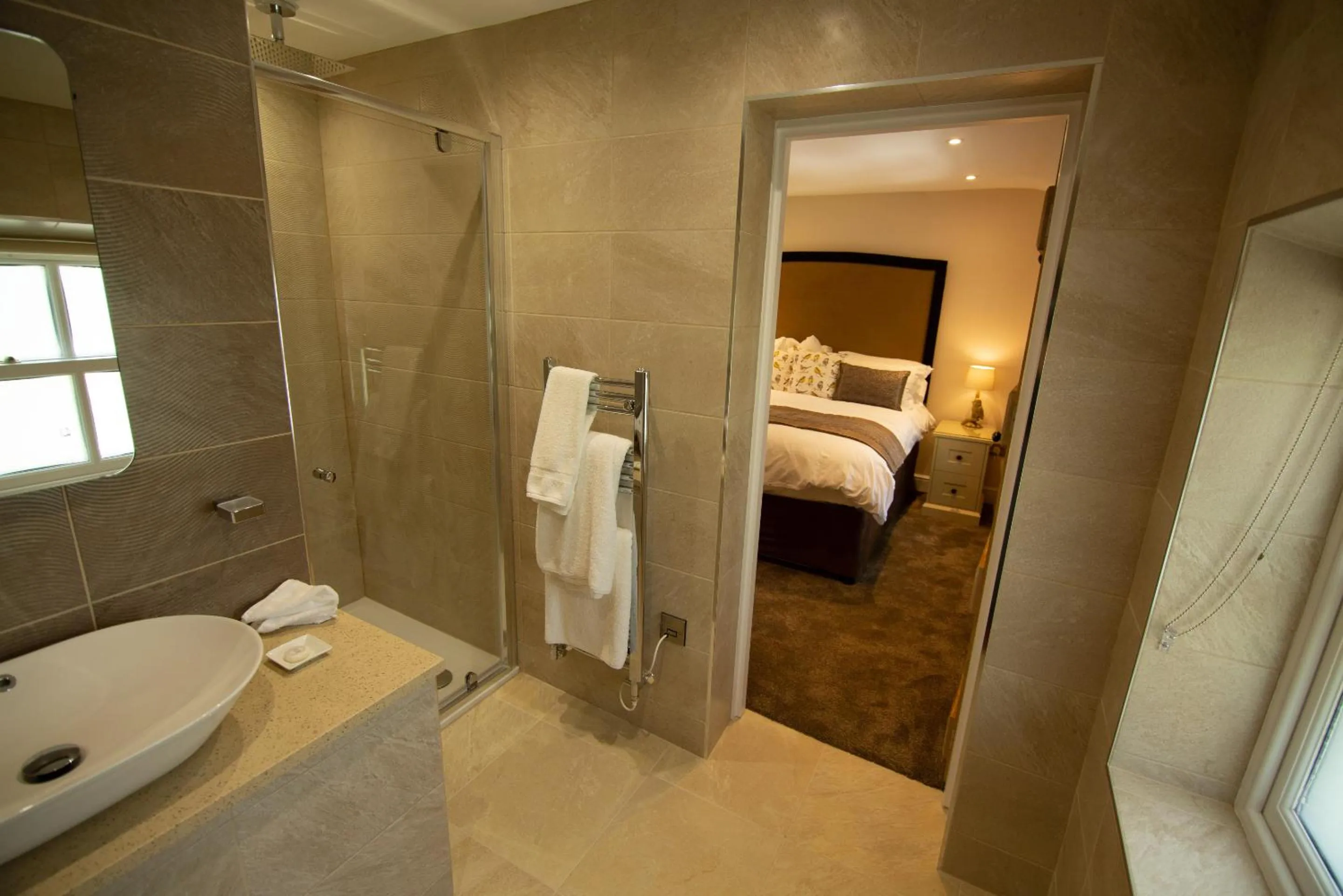 Bathroom, Bed in Timble Inn