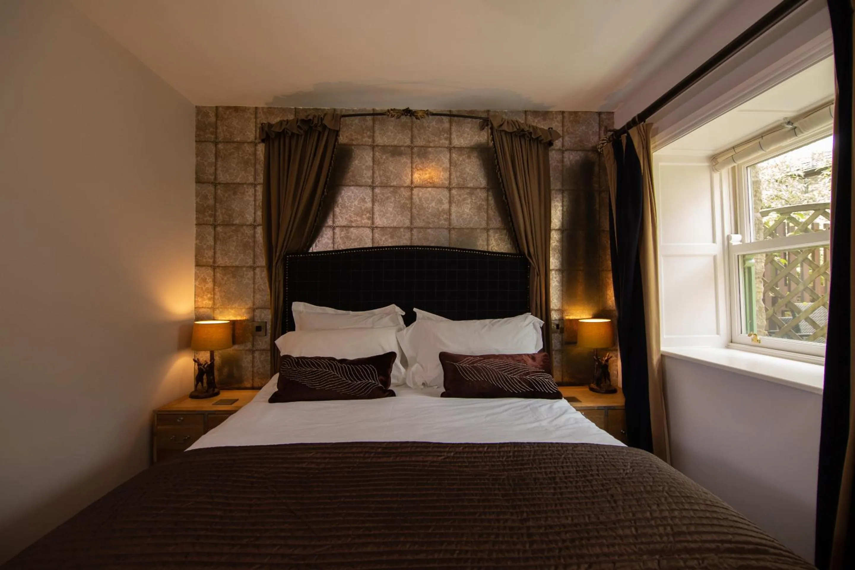 Bedroom, Bed in Timble Inn