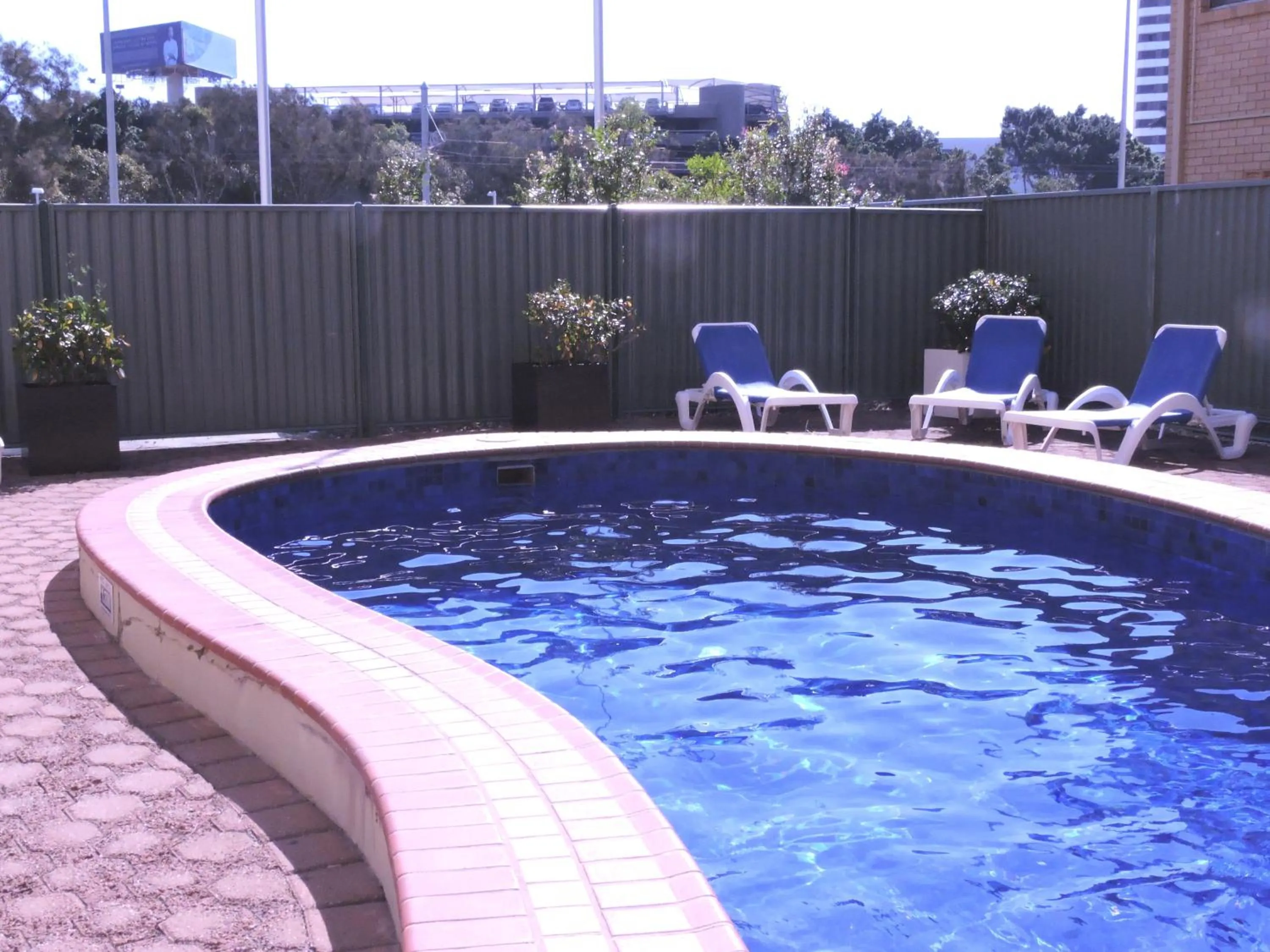 Swimming pool in Broadbeach Travel Inn Apartments