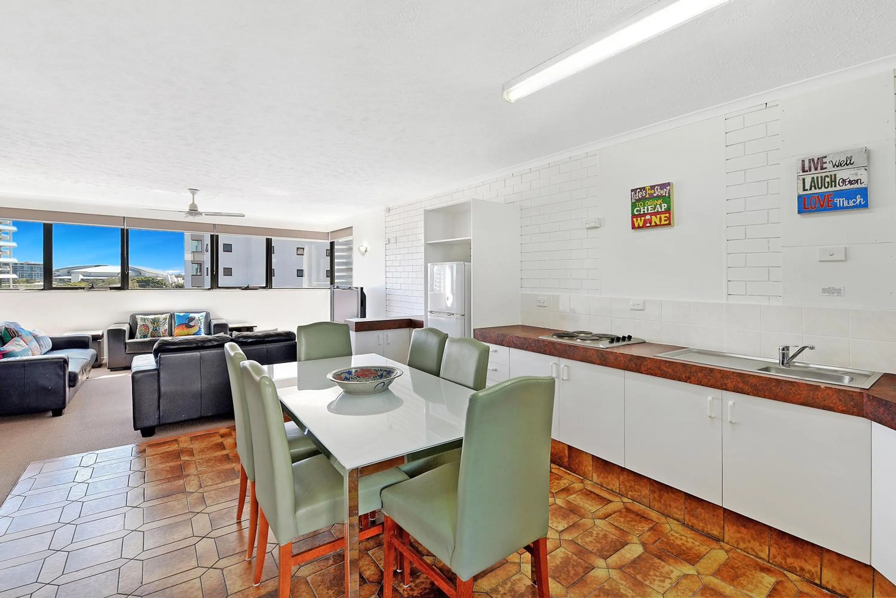 Broadbeach Travel Inn Apartments