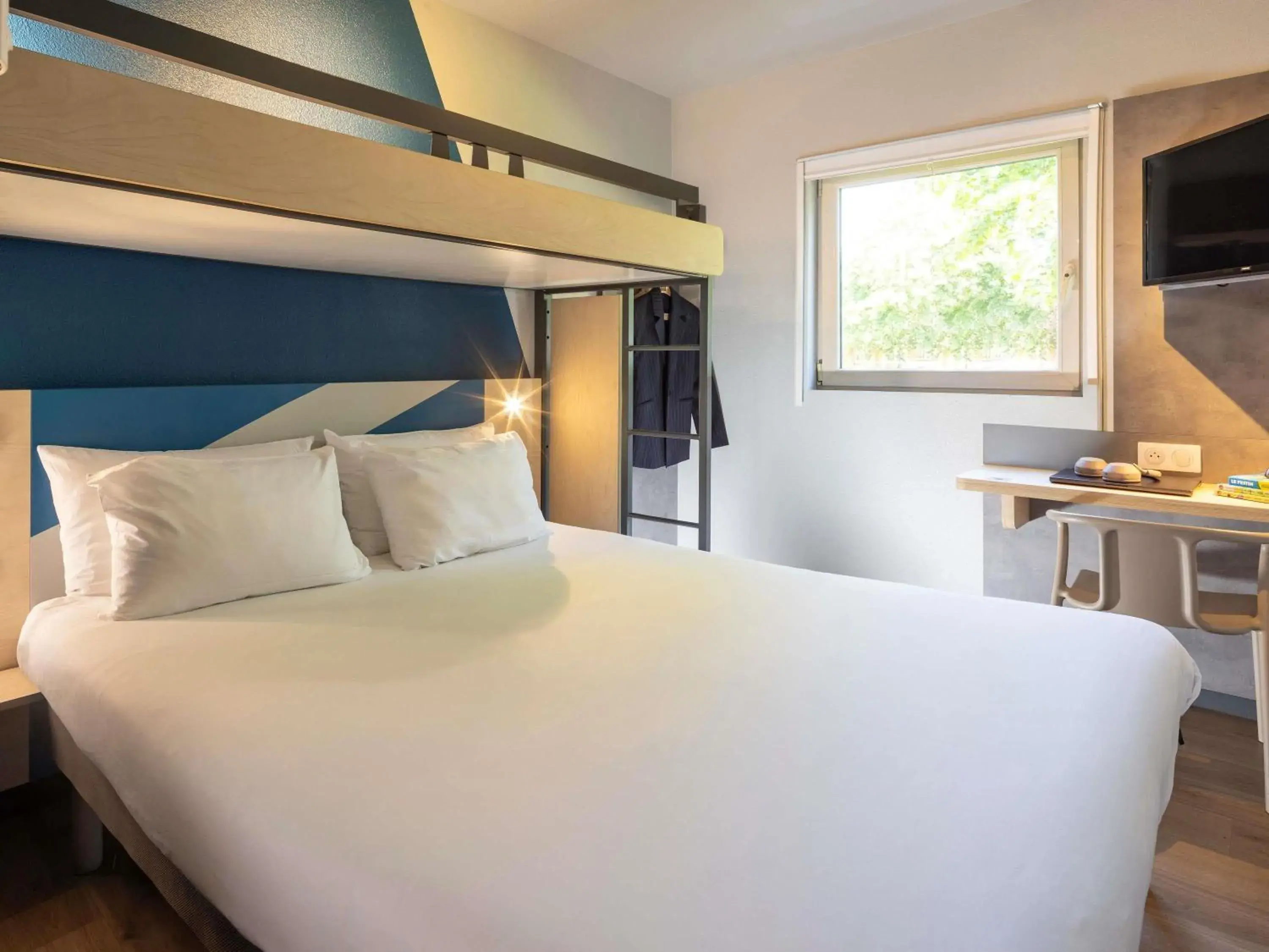 Bedroom, Bed in ibis budget Bourg en Bresse Bedroom, Bed in ibis budget Bourg en Bresse