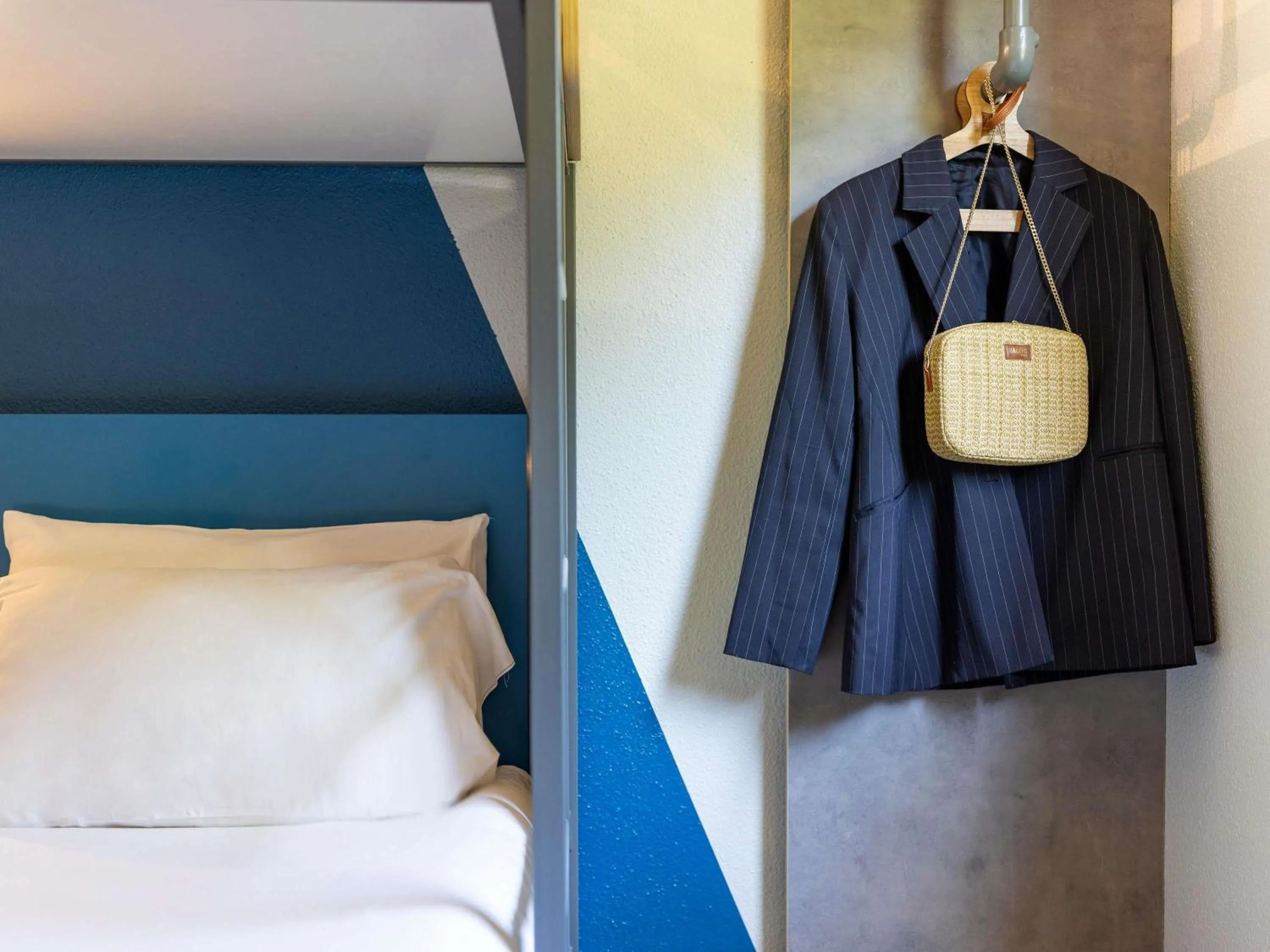 Bedroom, Bed in ibis budget Bourg en Bresse