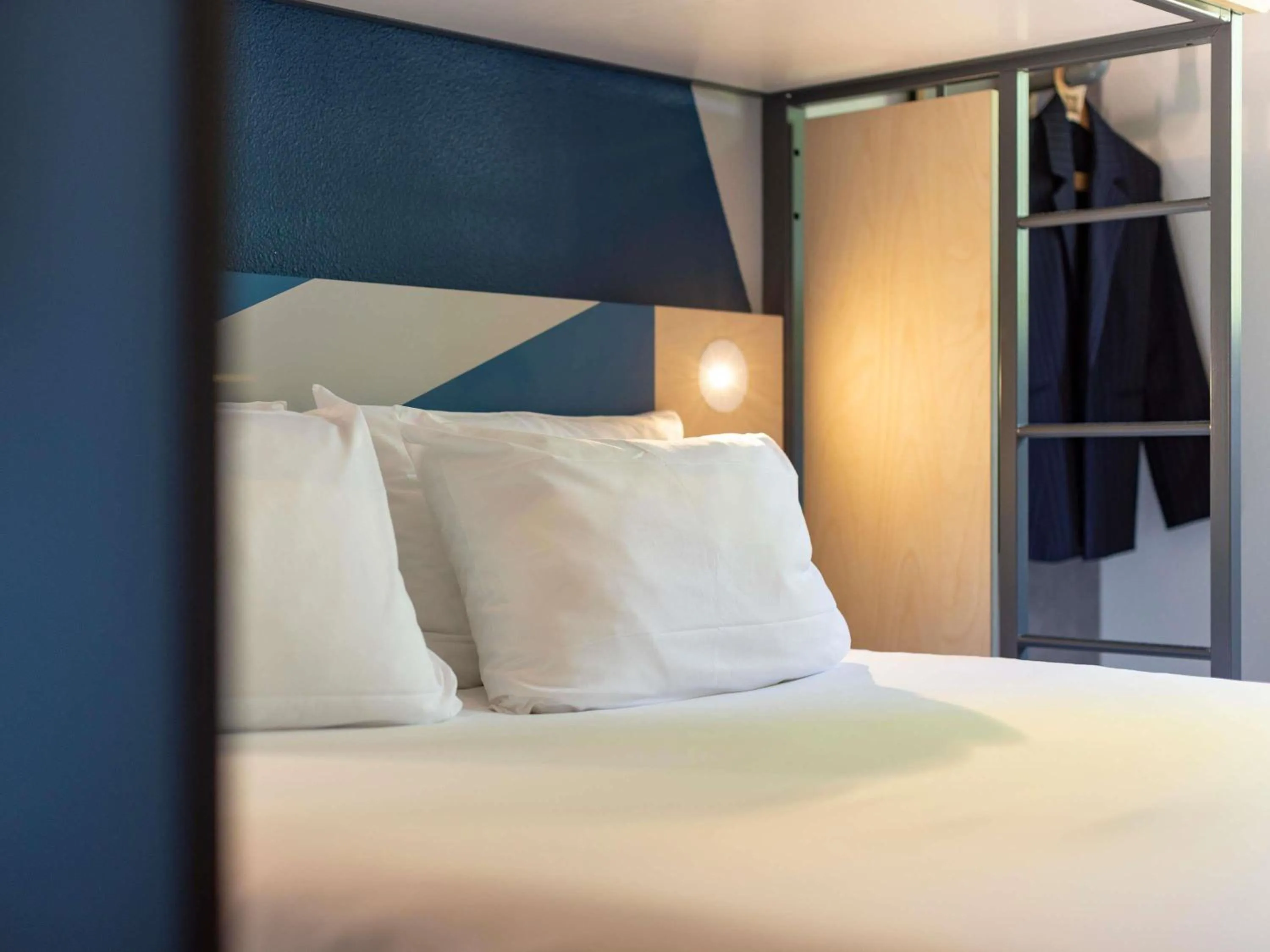 Bedroom, Bed in ibis budget Bourg en Bresse