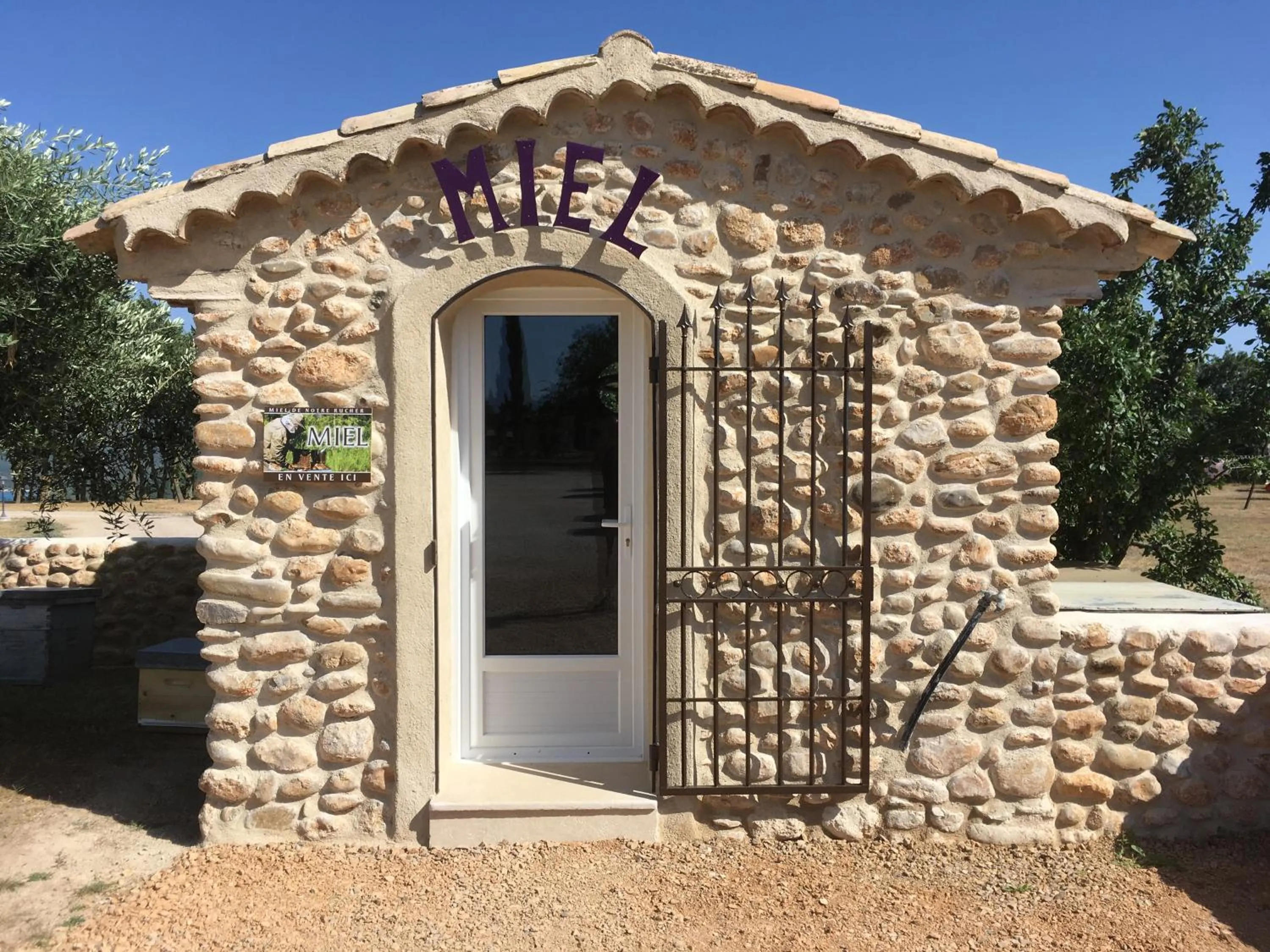 On-site shops in Ferme Para Lou