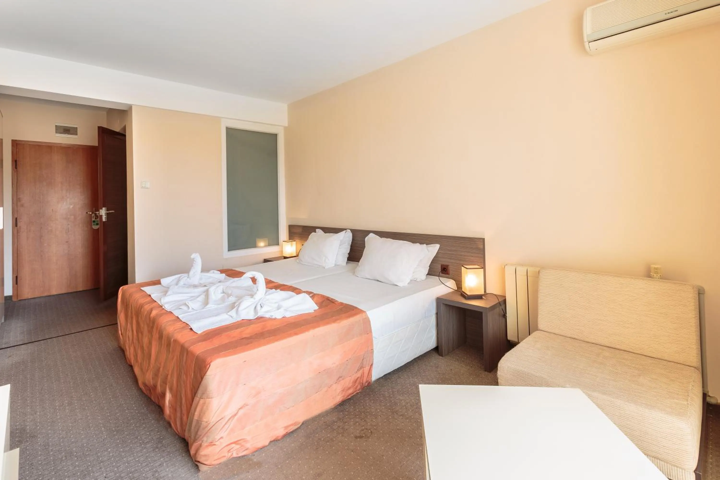 Photo of the whole room, Bed in Flagman Hotel