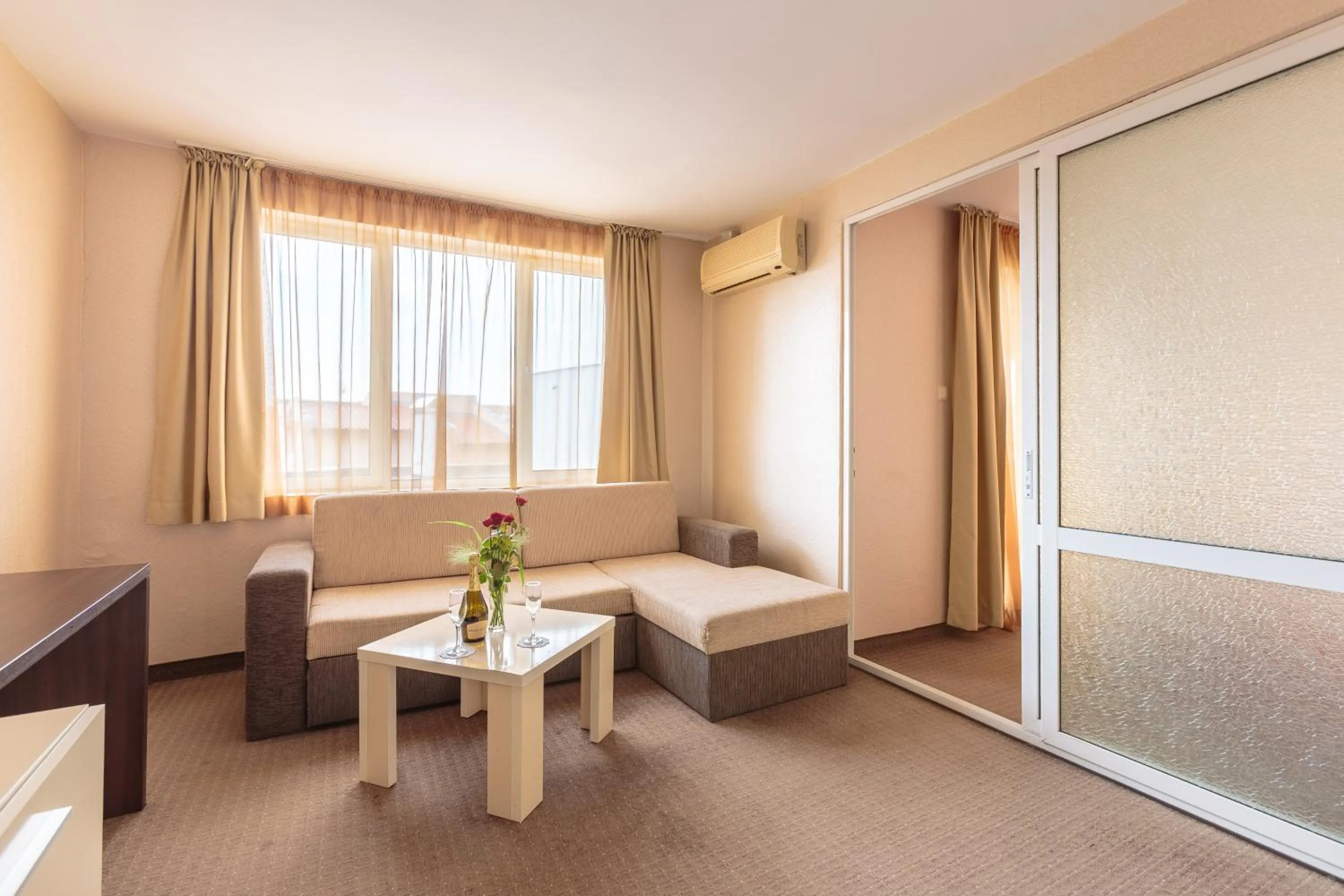 Living room, Bed in Flagman Hotel