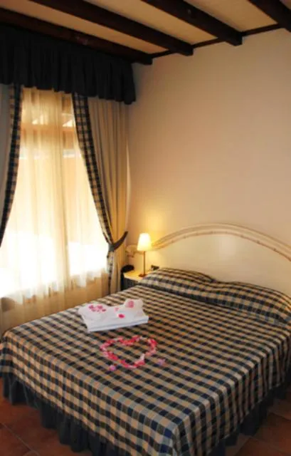 Bed in Motel 7 Laghi