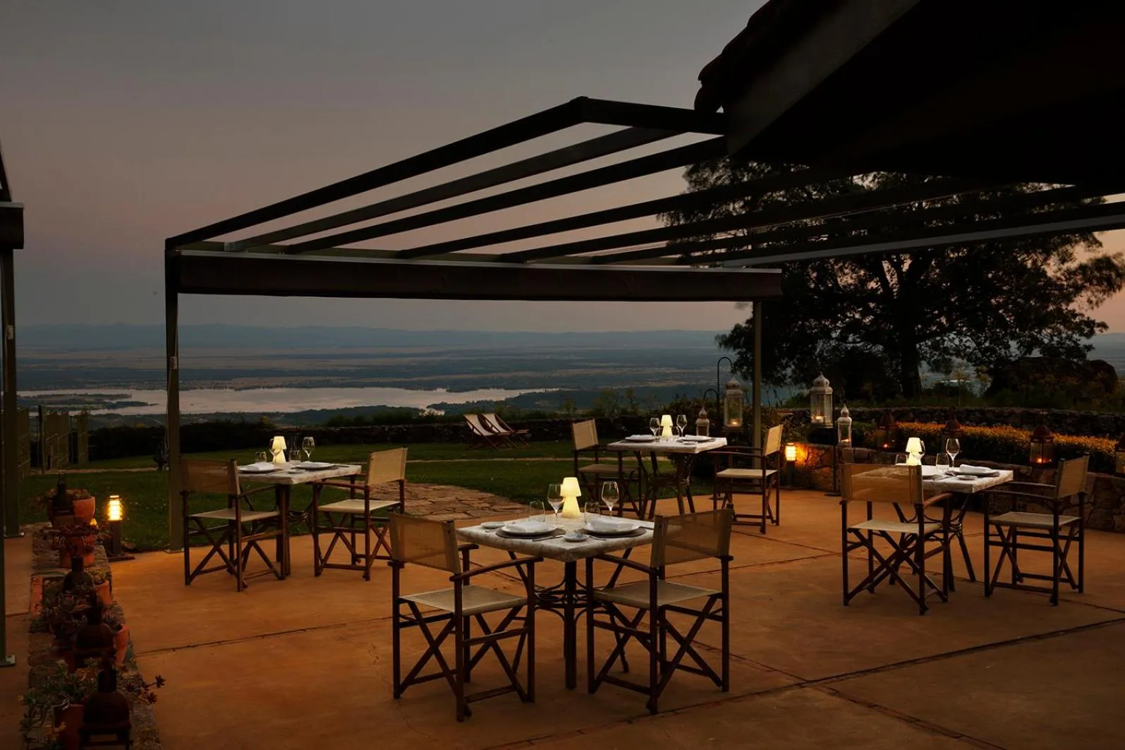 Restaurant/places to eat in Hotel Nabia