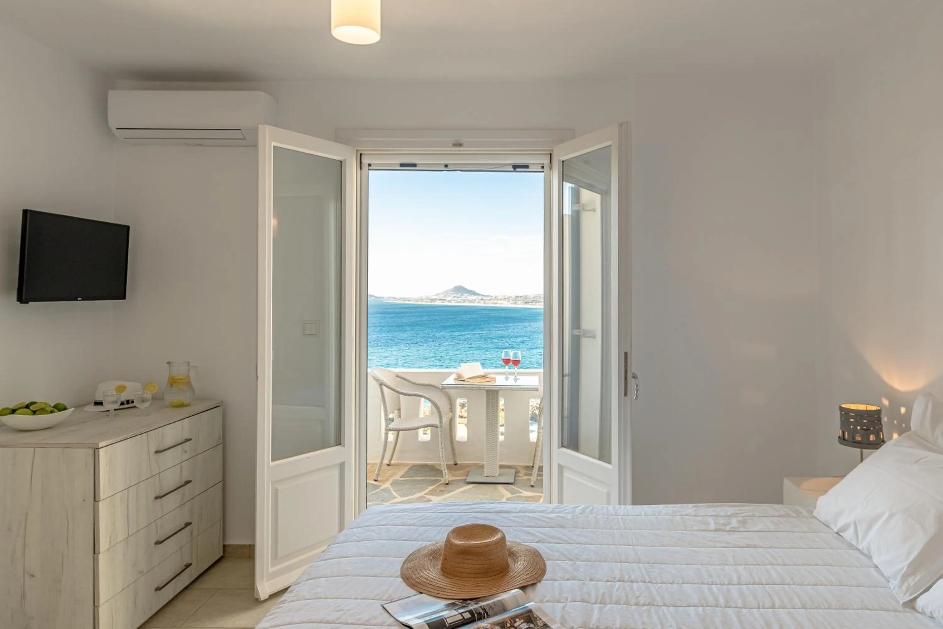 Bed in Apricot and Sea Luxury Villas