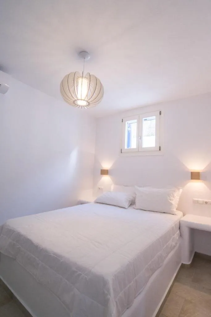 Bedroom, Bed in Apricot and Sea Luxury Villas