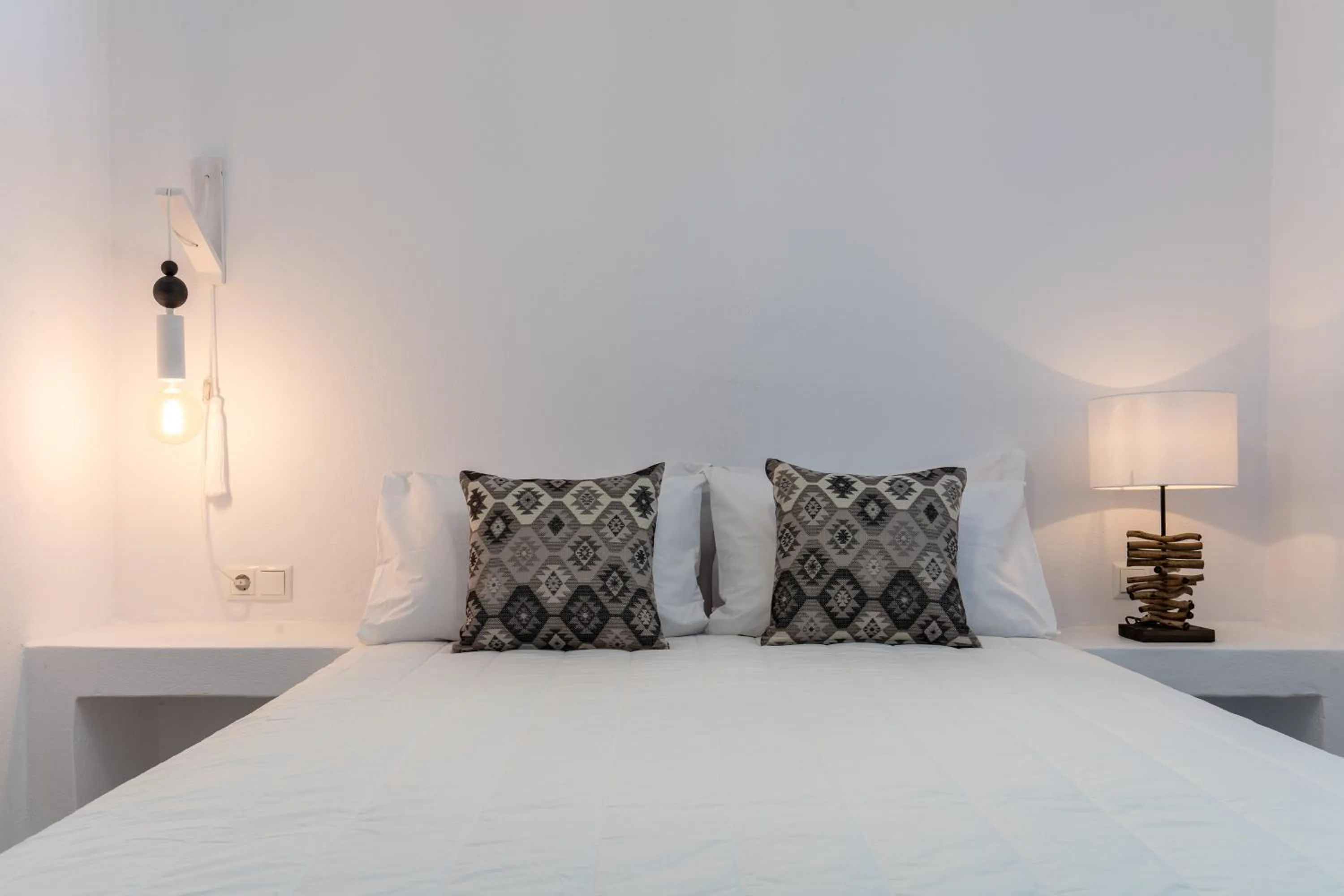 Bedroom, Bed in Apricot and Sea Luxury Villas