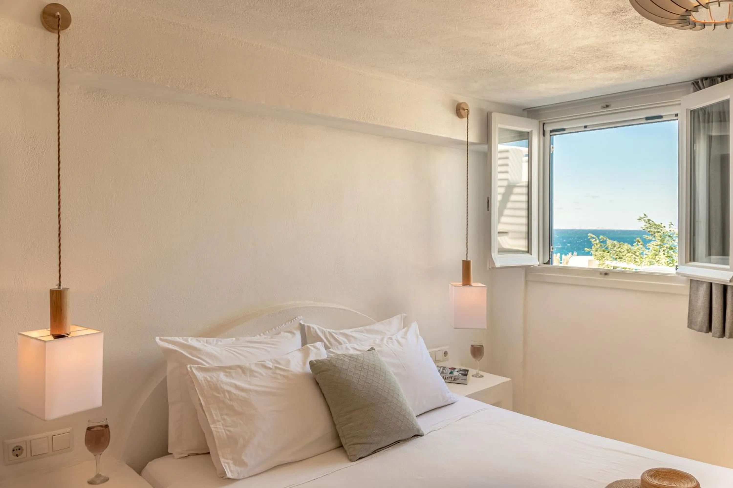 Bed in Apricot and Sea Luxury Villas