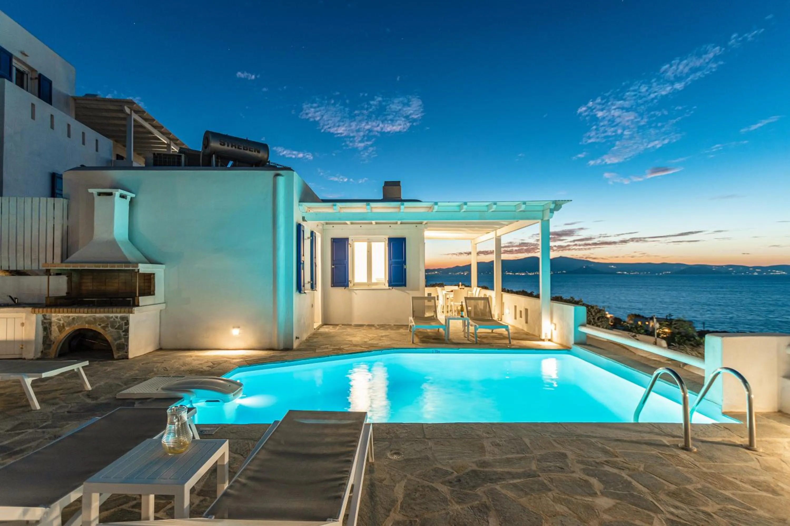 Swimming pool in Apricot and Sea Luxury Villas