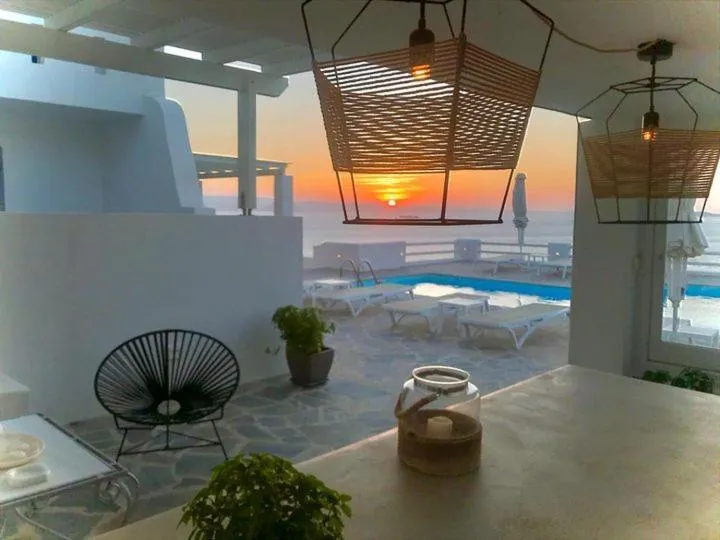 Communal lounge/ TV room in Apricot and Sea Luxury Villas