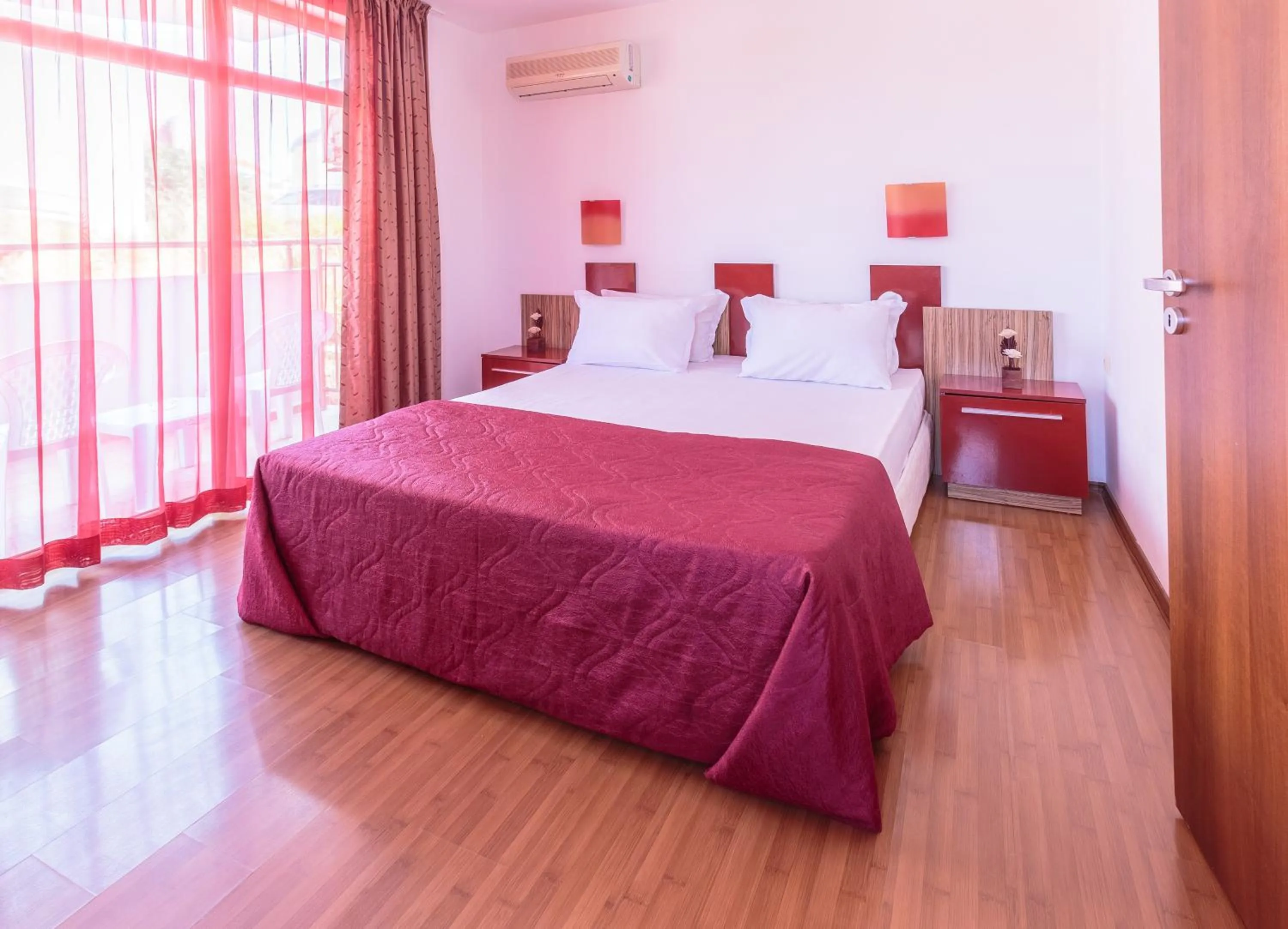 Photo of the whole room, Bed in Hotel Apolis