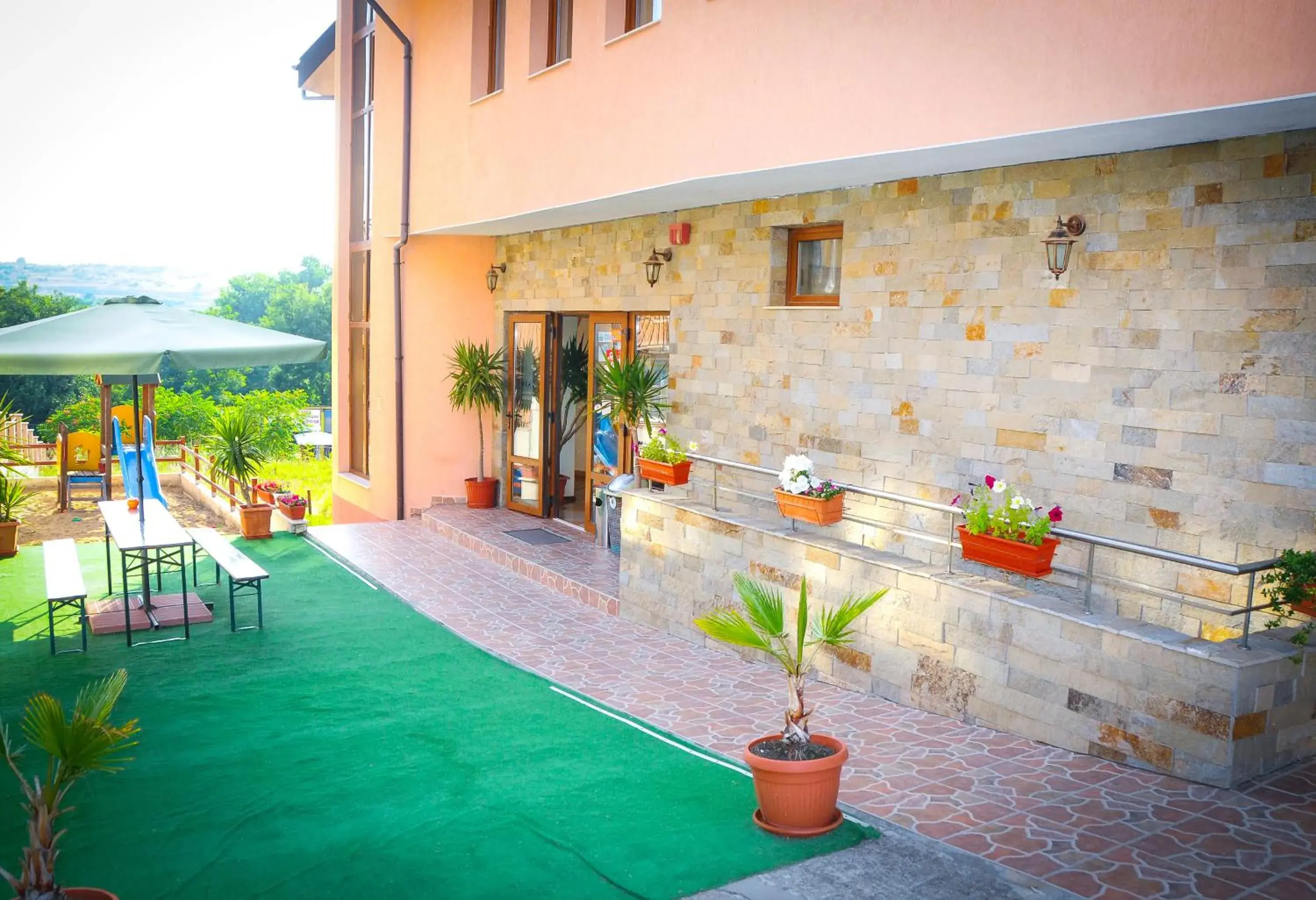 Facade/entrance in Hotel Apolis Facade/entrance in Hotel Apolis