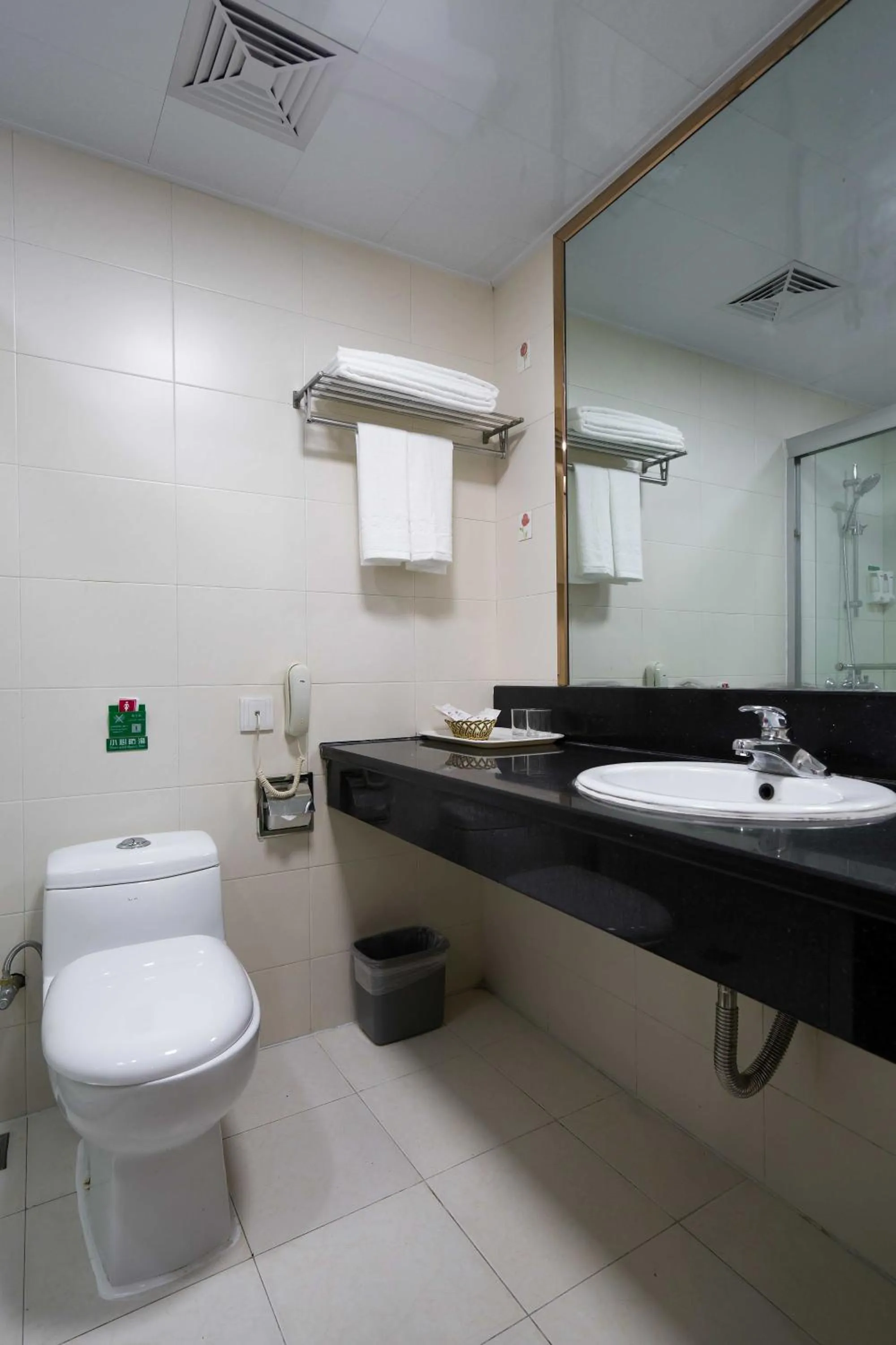 Bathroom in Zhuhai Special Economic Zone Hotel