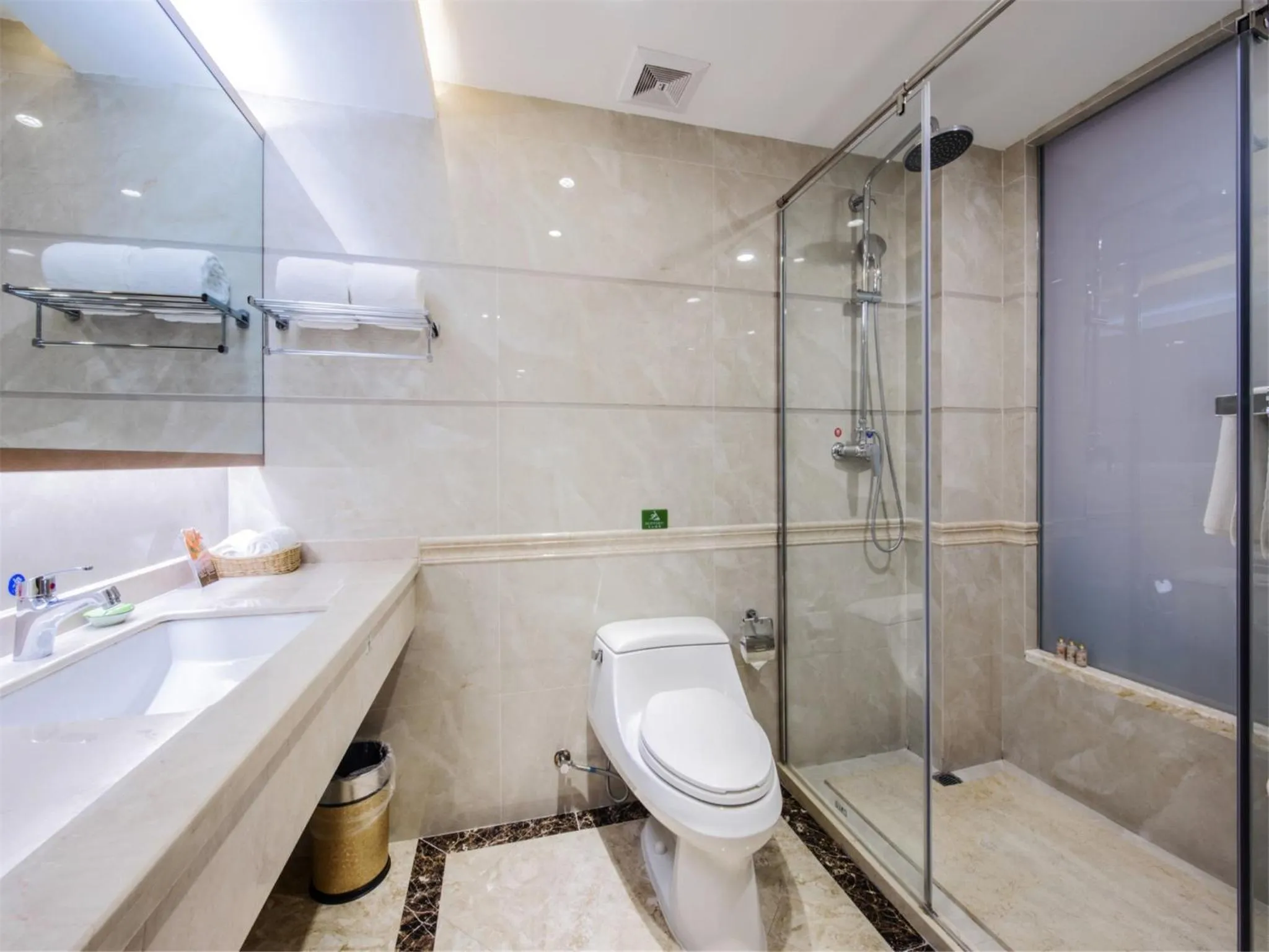 Toilet, Bathroom in Zhuhai Special Economic Zone Hotel