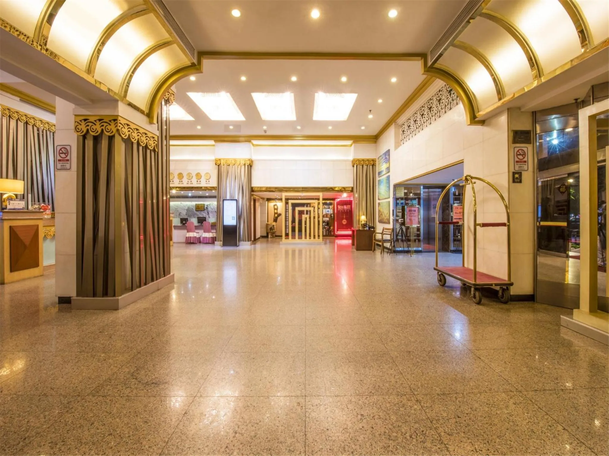 On site, Lobby/Reception in Zhuhai Special Economic Zone Hotel