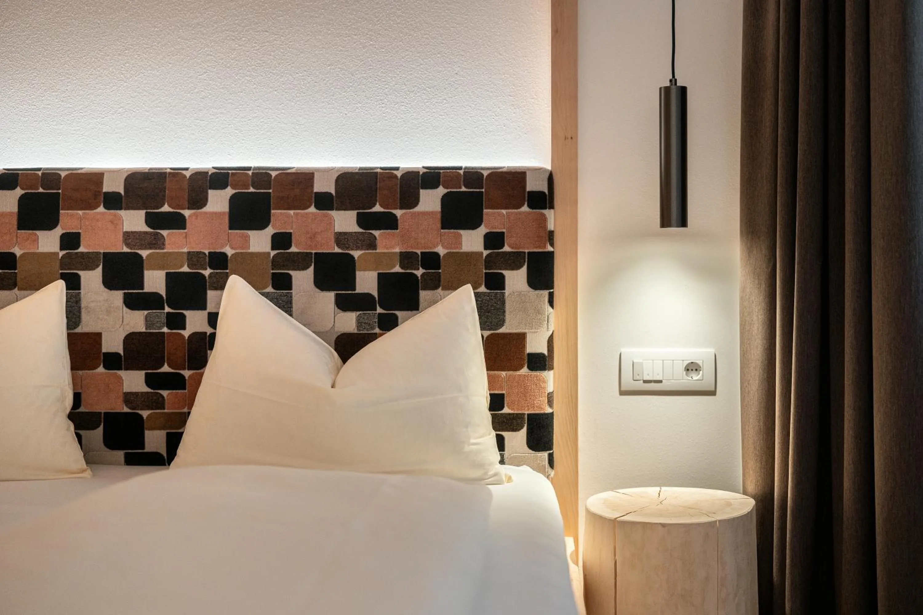 Decorative detail, Bed in Hotel La Pineta