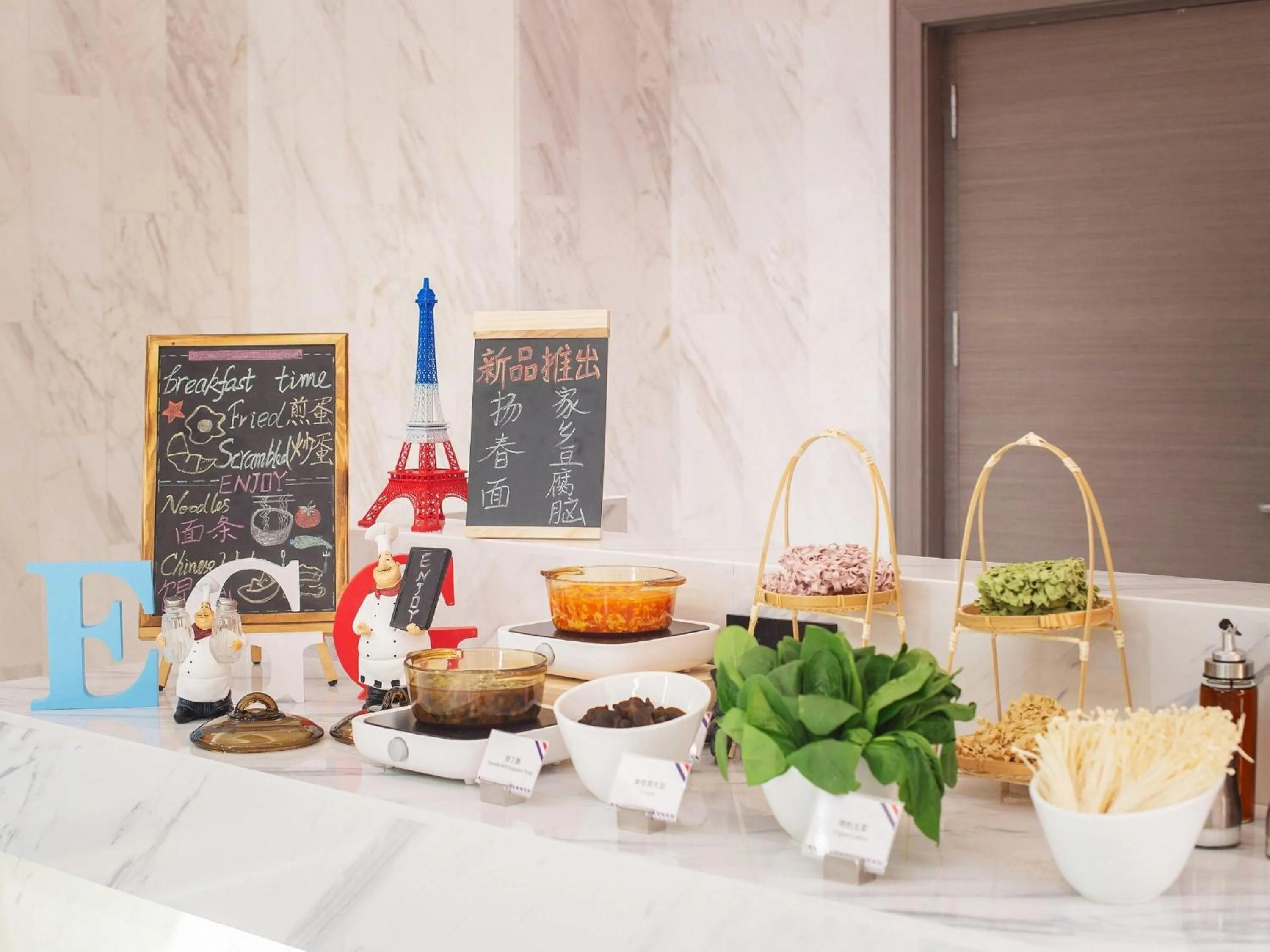 Restaurant/places to eat in Mercure Harbin Central Street Sophia Church