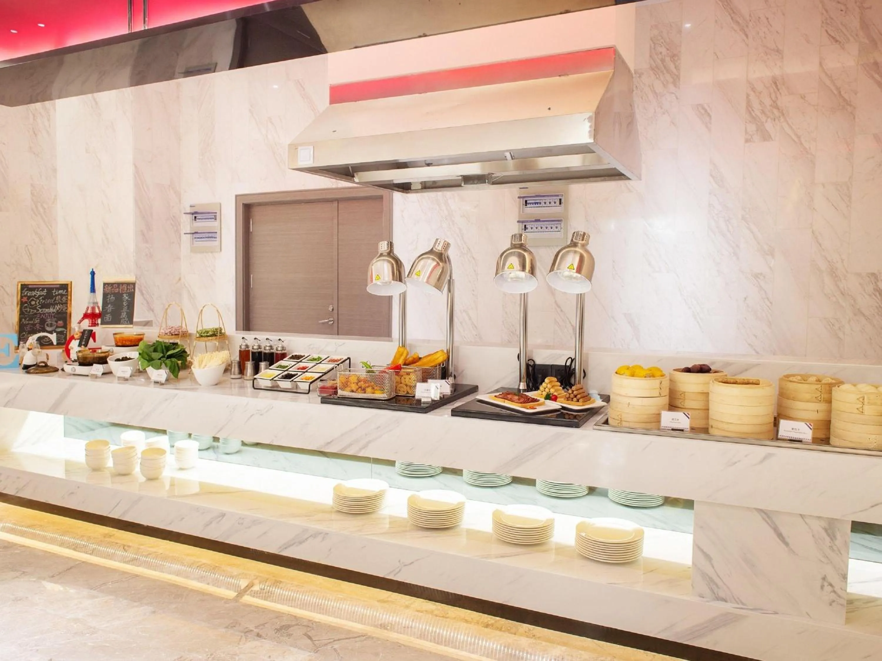 Restaurant/places to eat in Mercure Harbin Central Street Sophia Church