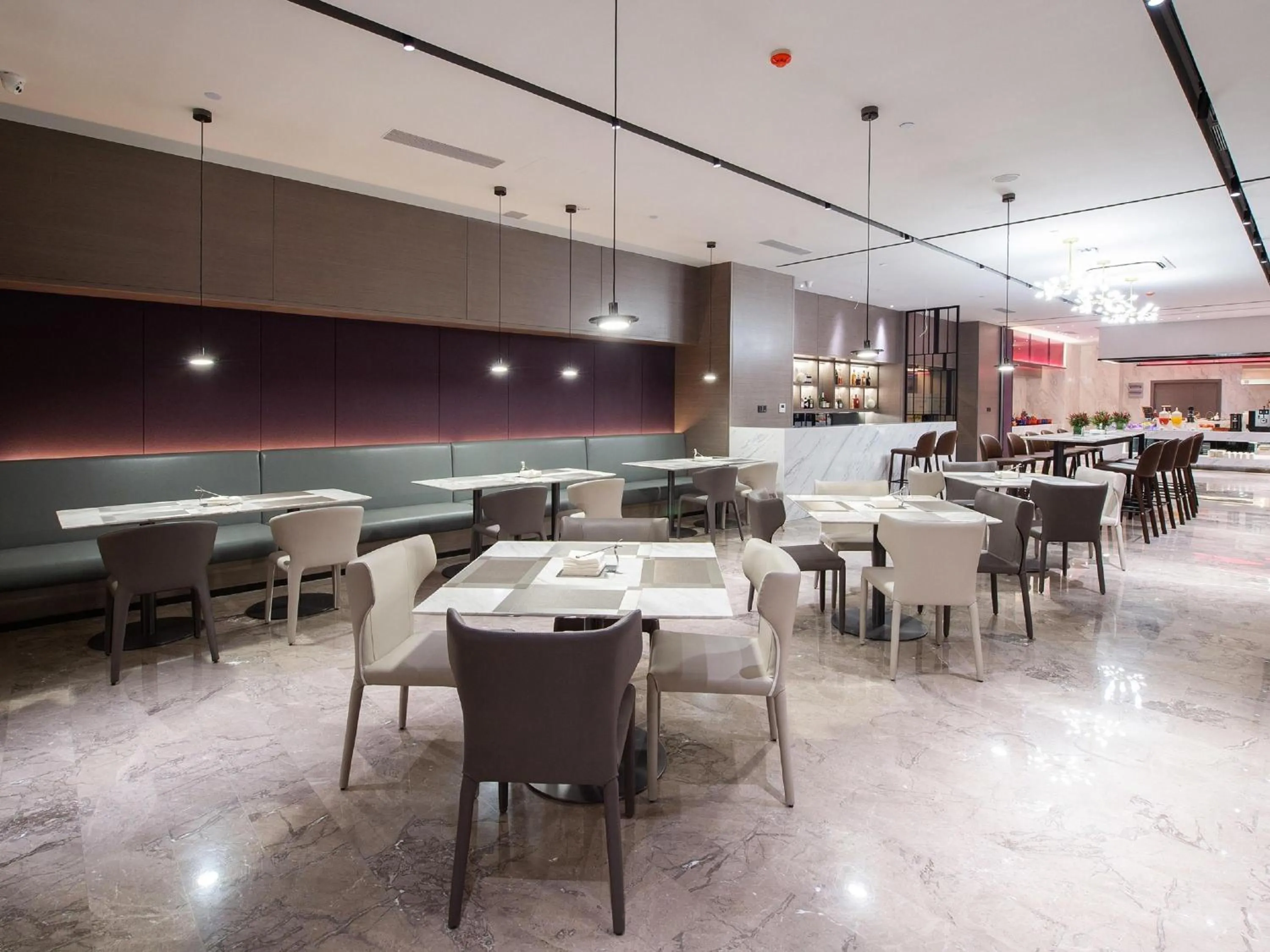 Restaurant/places to eat in Mercure Harbin Central Street Sophia Church