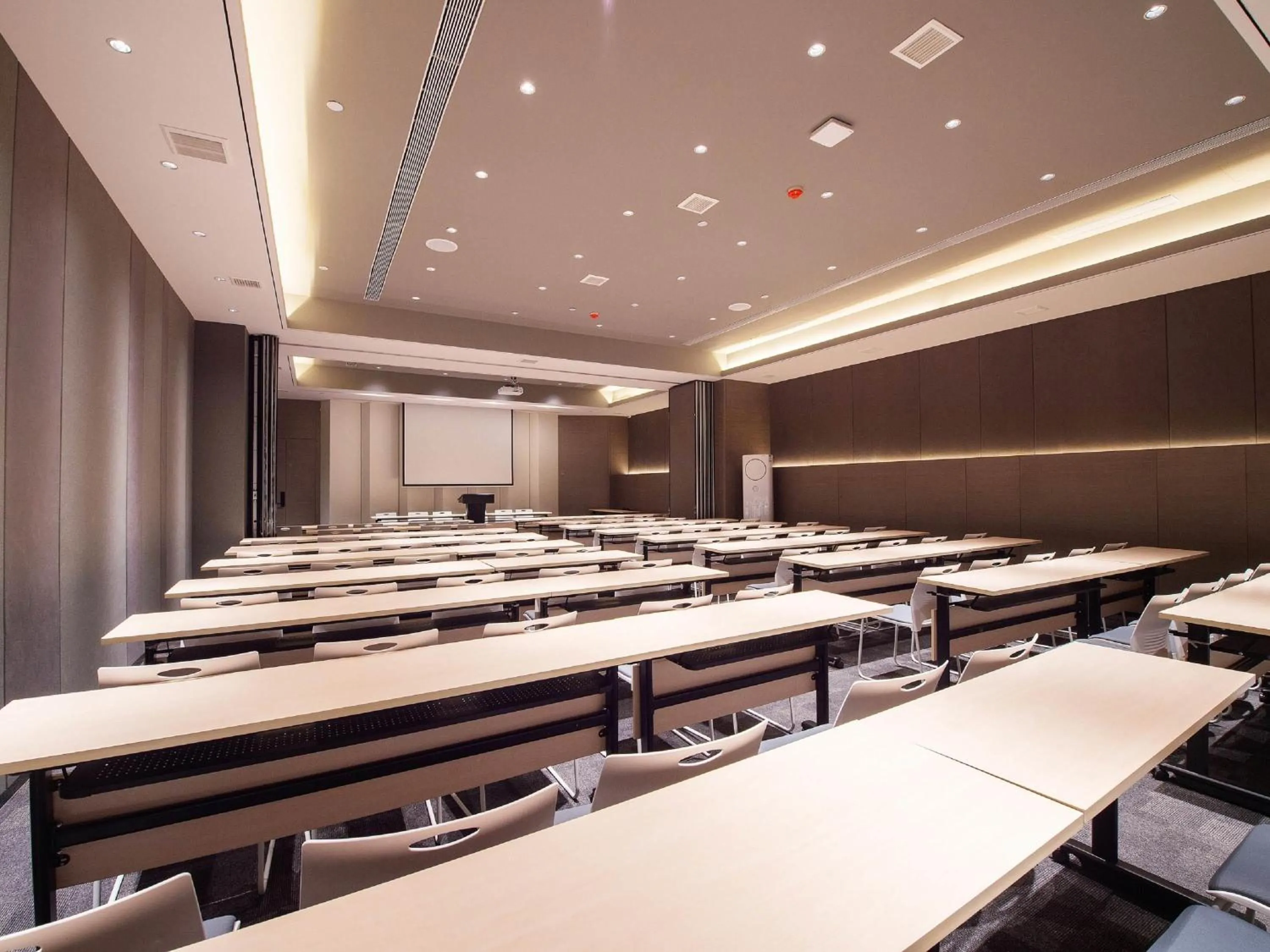 Meeting/conference room in Mercure Harbin Central Street Sophia Church