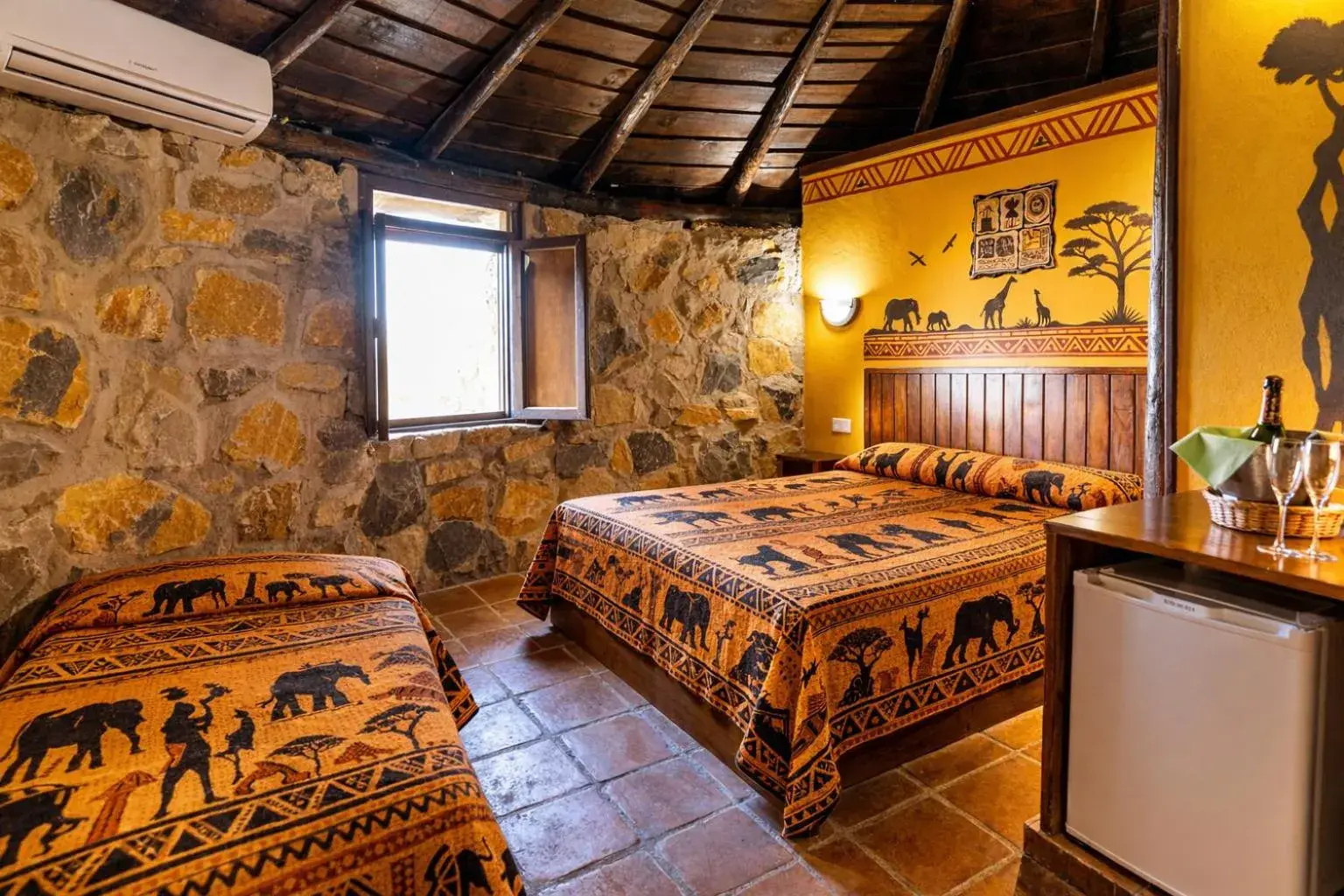 Family Room - WATU - Tickets Included in Hotel Selwo Lodge - Animal Park Tickets Included Family Room - WATU - Tickets Included in Hotel Selwo Lodge - Animal Park Tickets Included