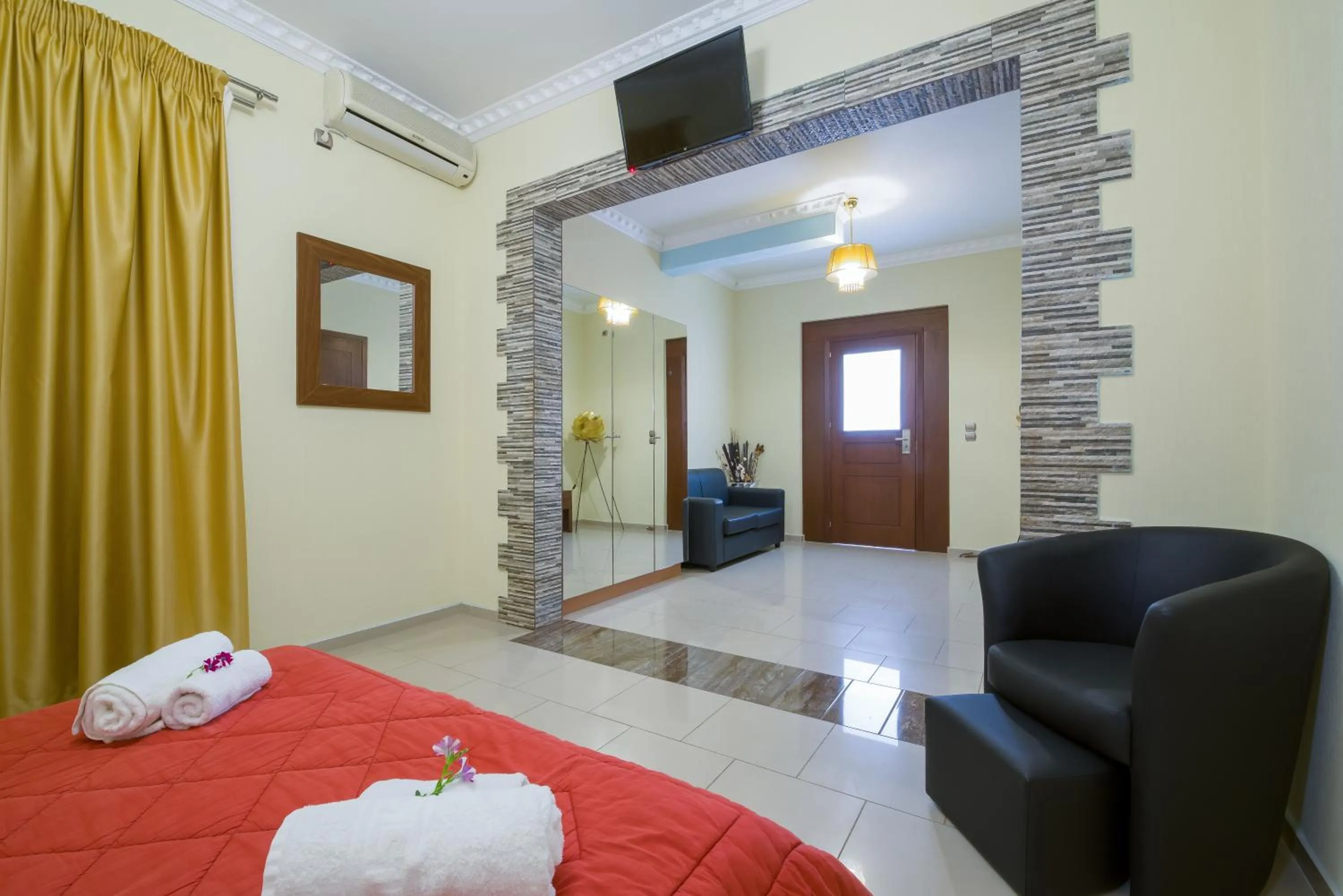 Living room, Bed in Paradice Hotel Luxury Suites-Near zorbas Beach-FREE Breakfast