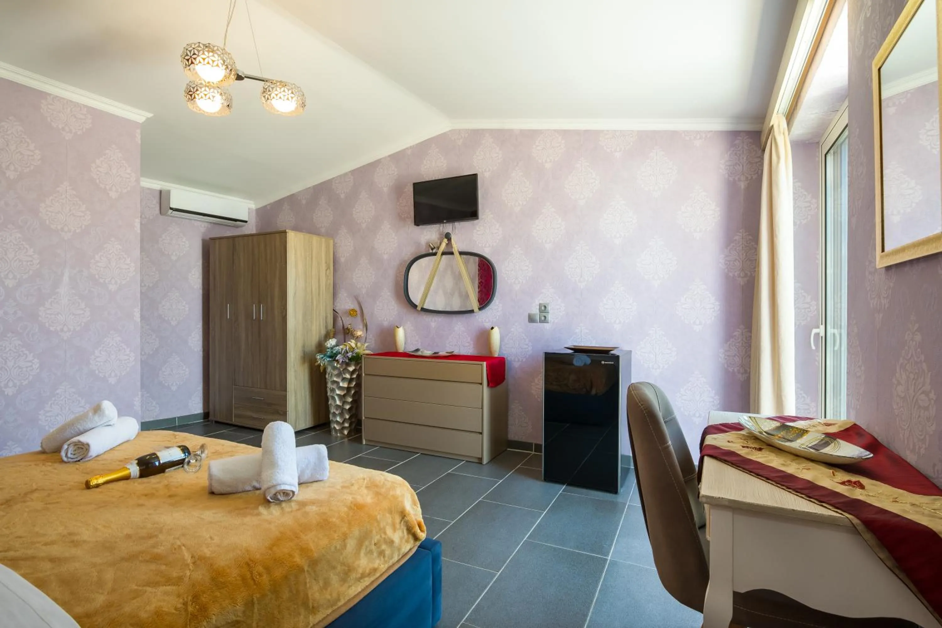 Bedroom, Bed in Paradice Hotel Luxury Suites-Near zorbas Beach-FREE Breakfast