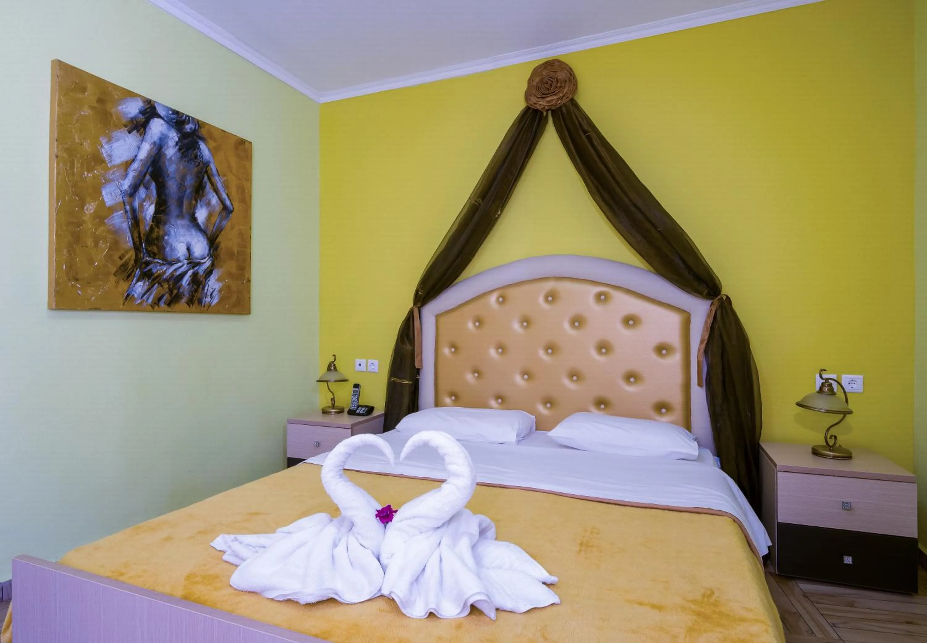 Bed in Paradice Hotel Luxury Suites-Near zorbas Beach-FREE Breakfast