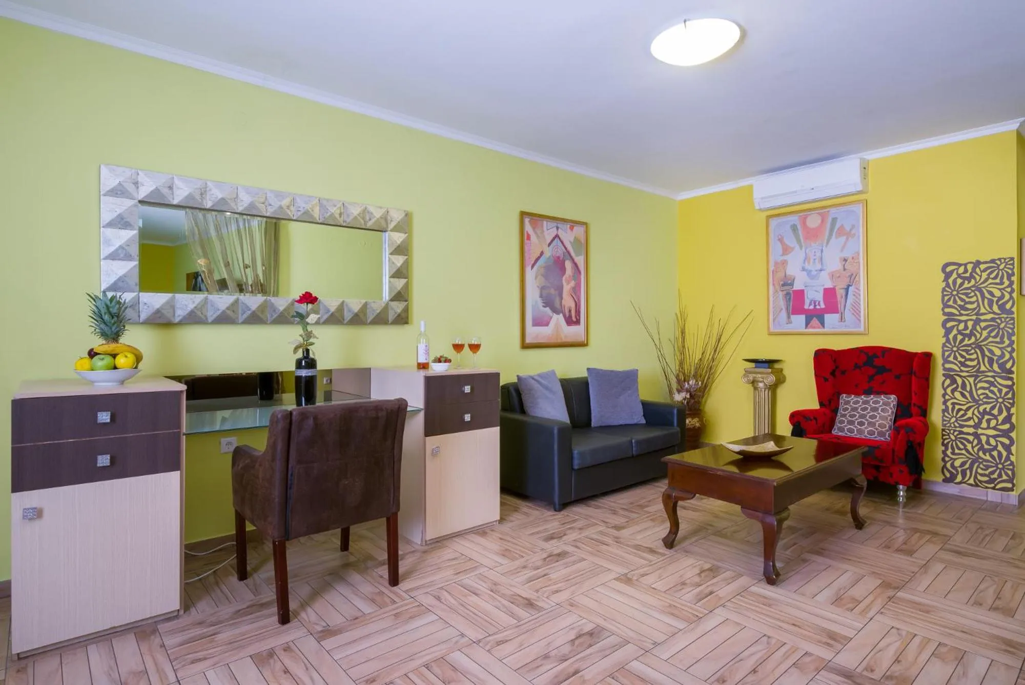 Living room in Paradice Hotel Luxury Suites-Near zorbas Beach-FREE Breakfast