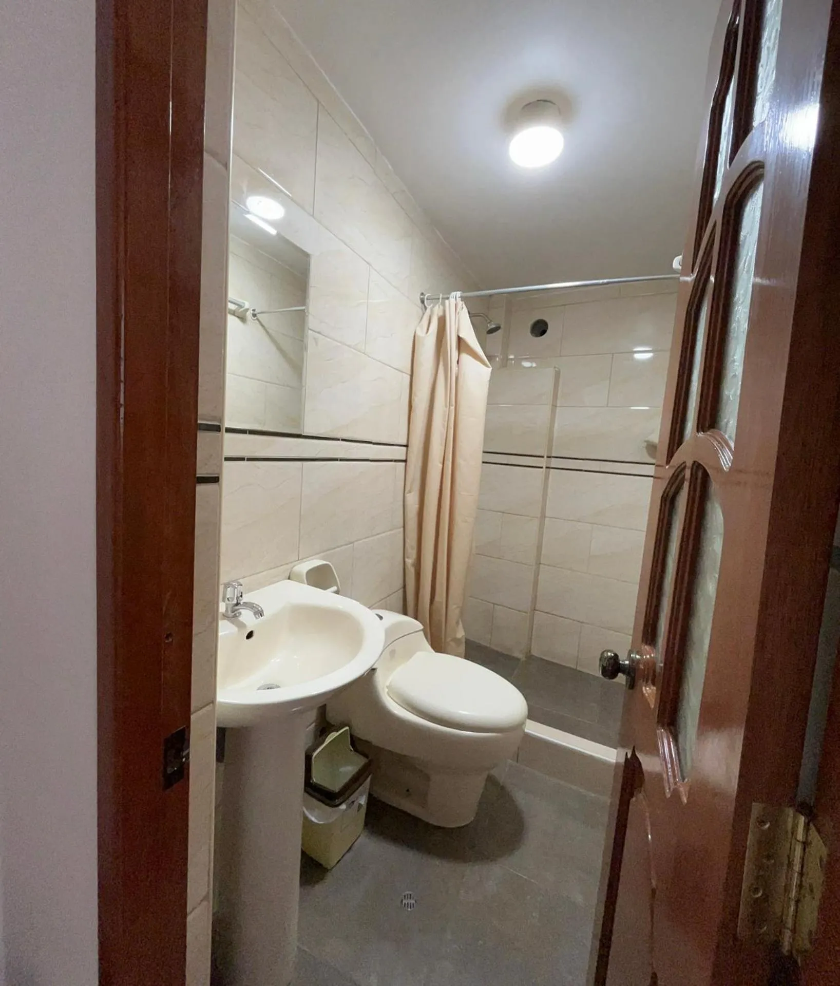 Shower in Hostal Apu Qhawarina