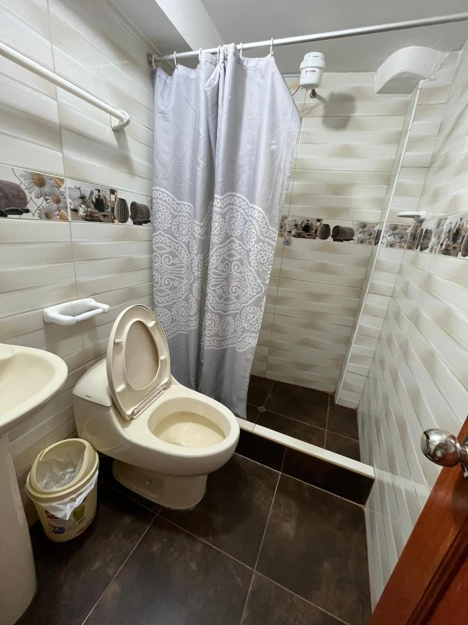 Shower in Hostal Apu Qhawarina