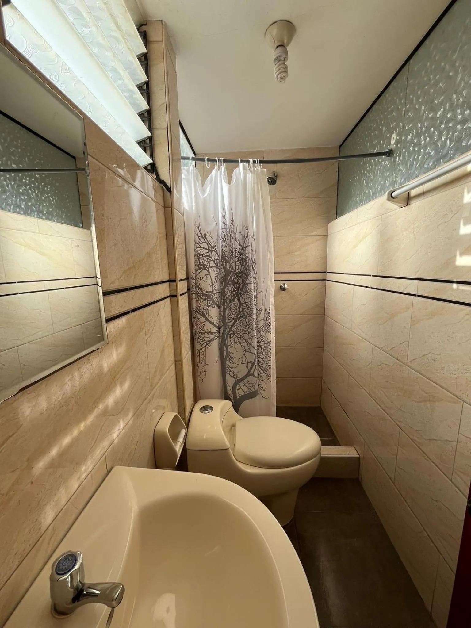 Shower in Hostal Apu Qhawarina