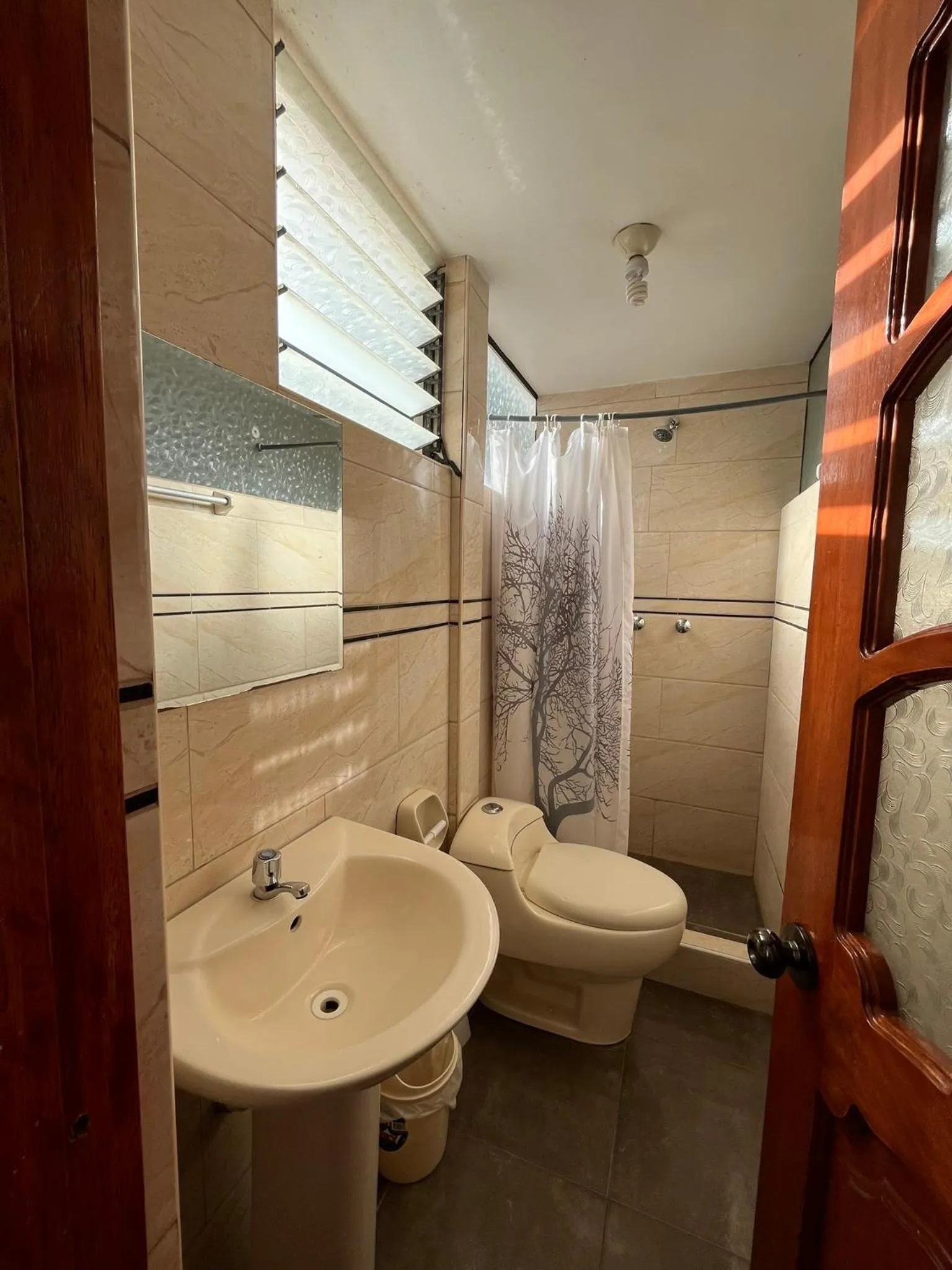 Shower in Hostal Apu Qhawarina