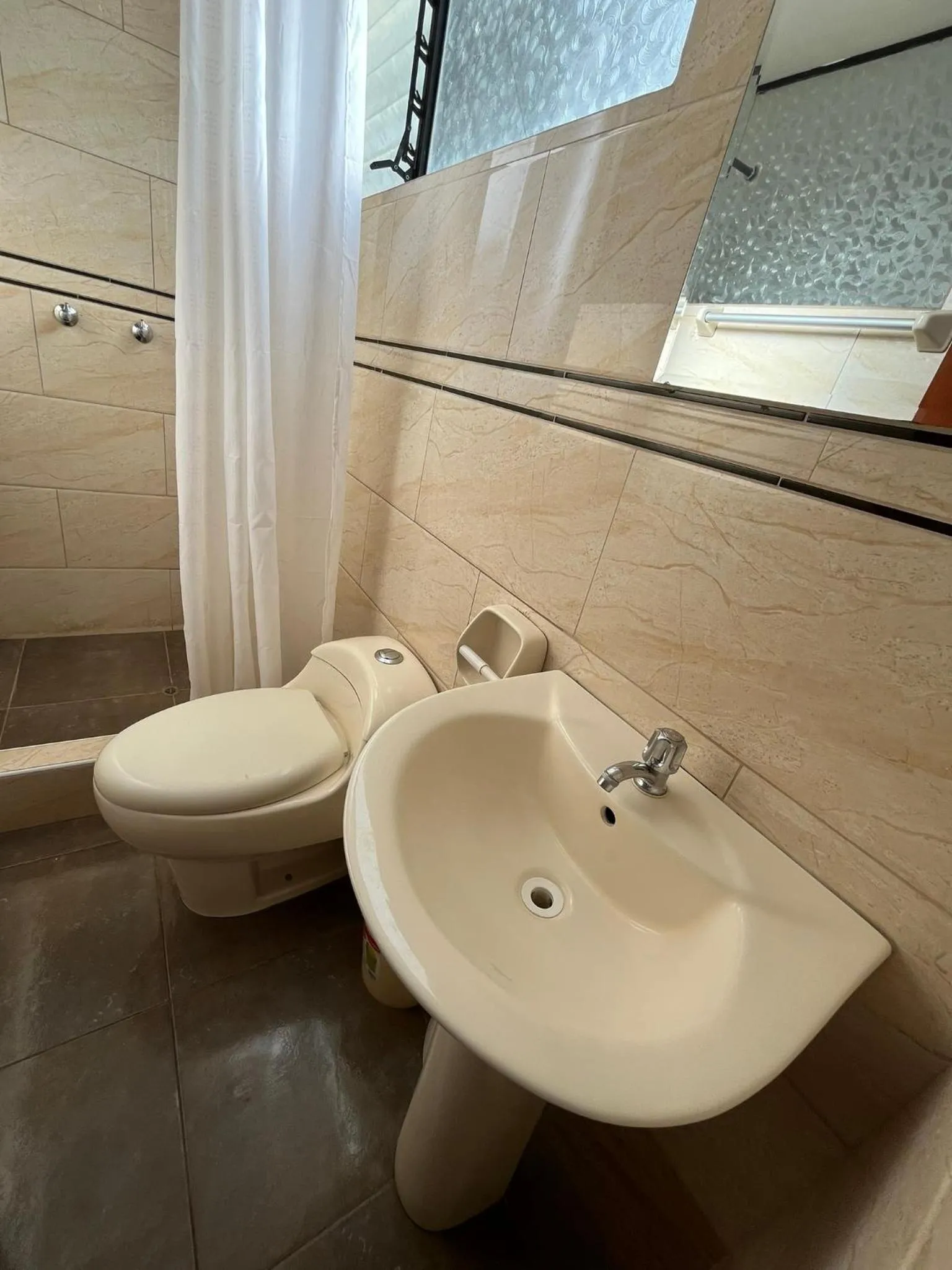 Shower in Hostal Apu Qhawarina