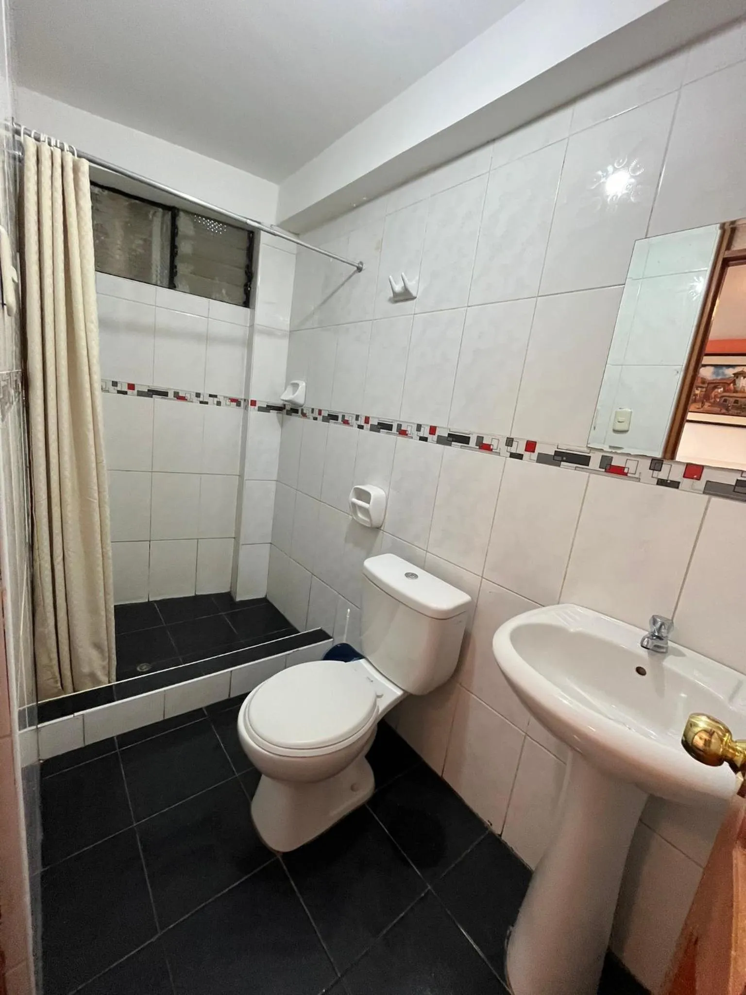 Shower in Hostal Apu Qhawarina