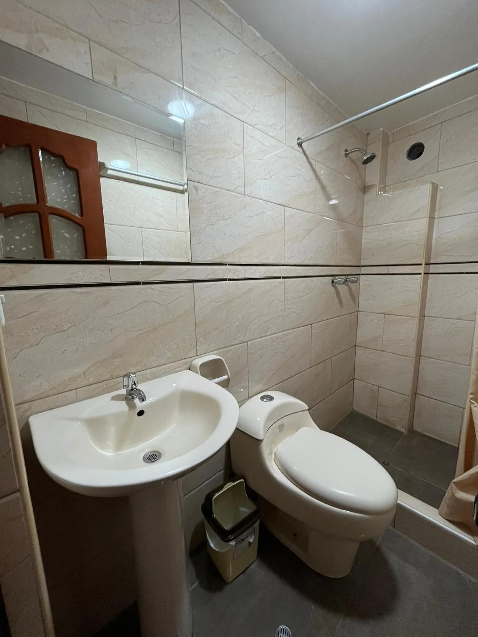 Shower in Hostal Apu Qhawarina