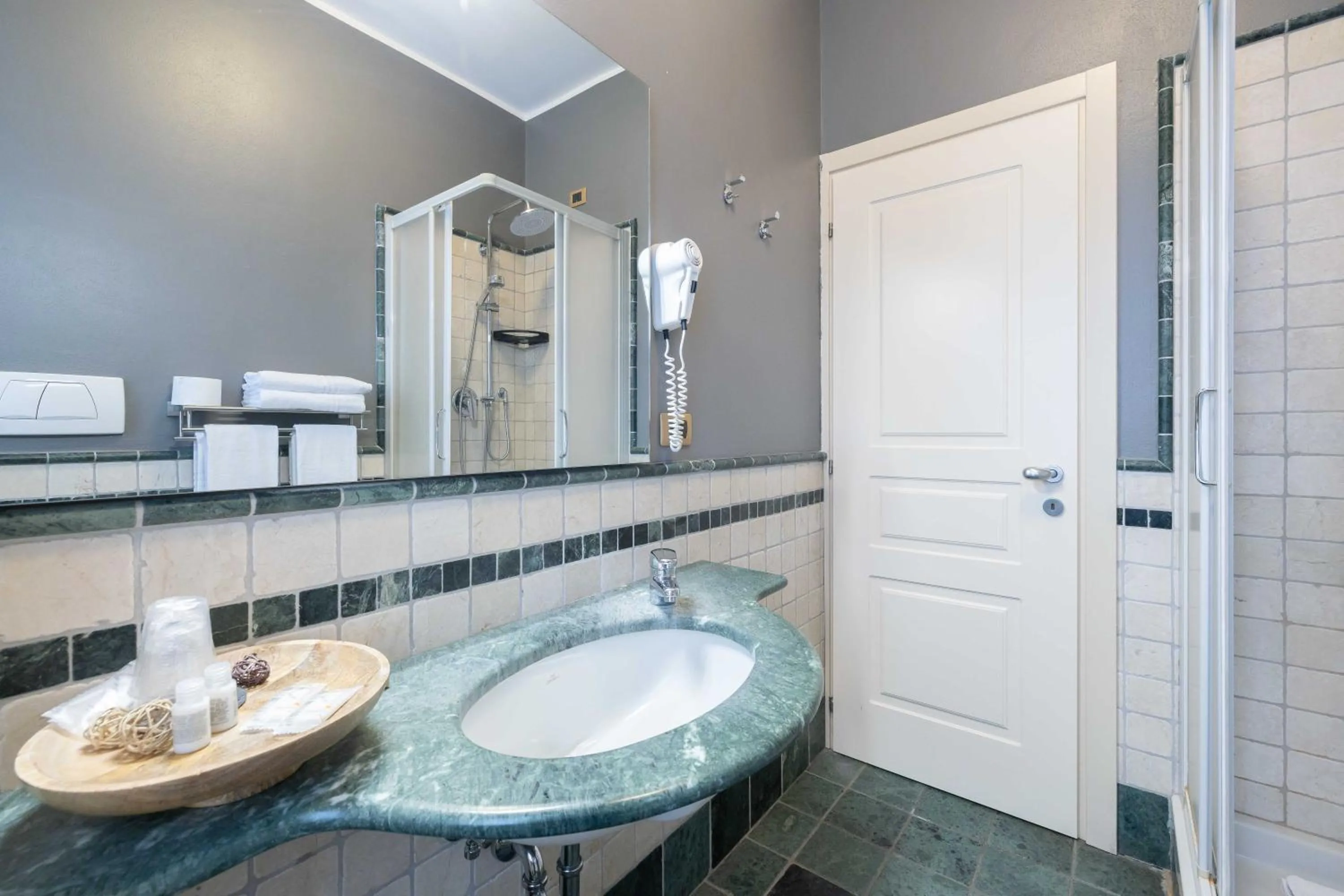 Shower in Hotel La Fertè