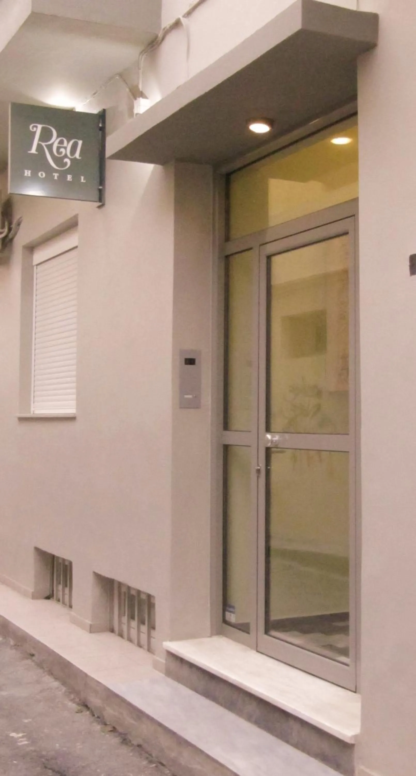 Facade/entrance in Rea Hotel