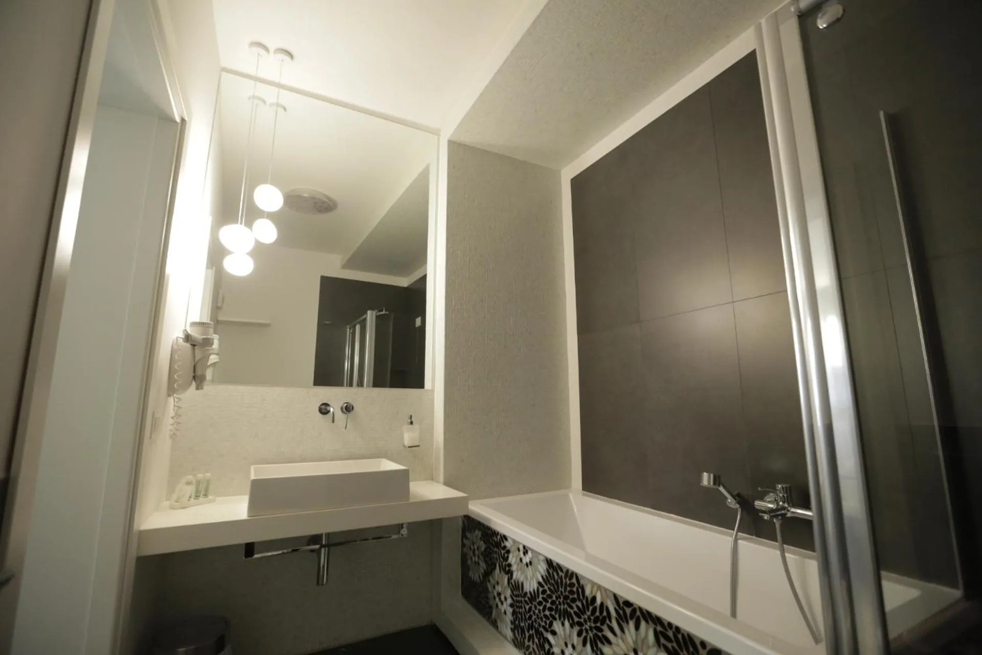 Shower in Piccola Caracas B&B